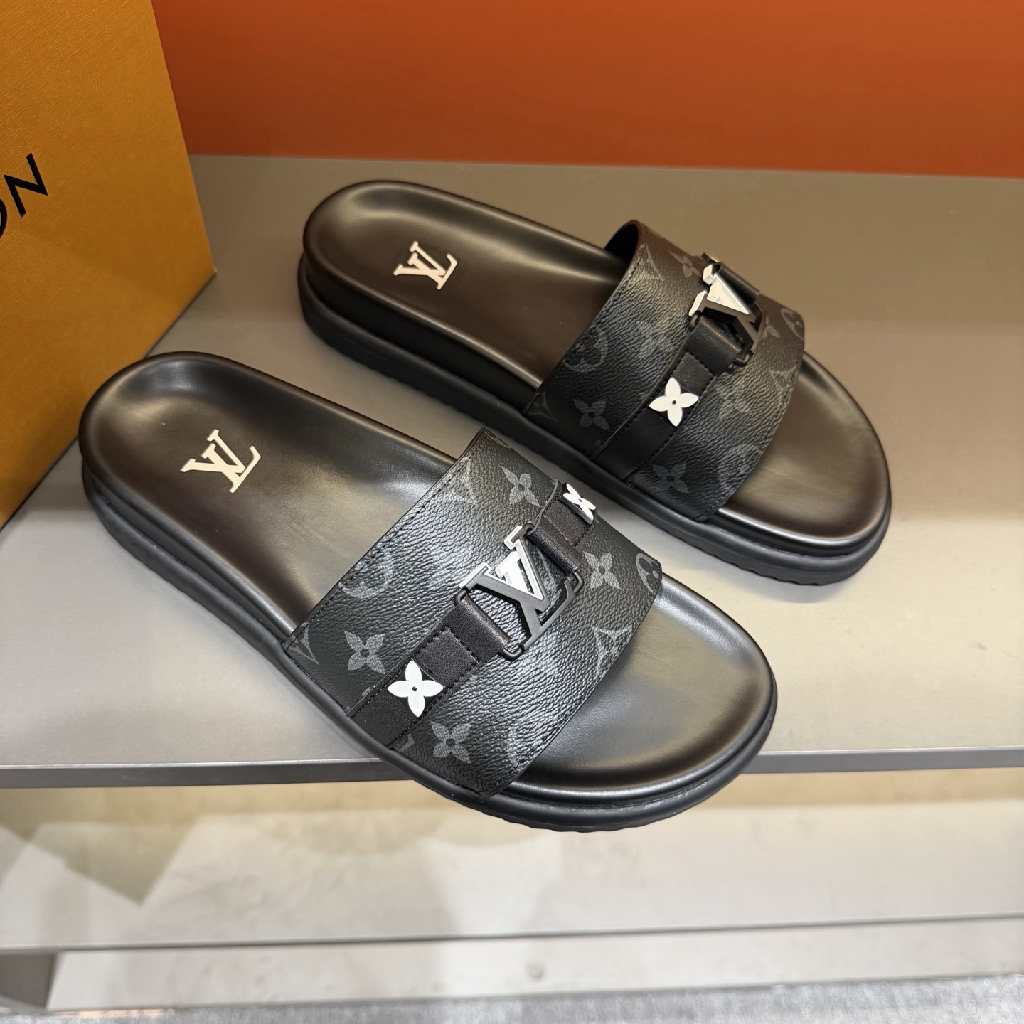 LV shoe