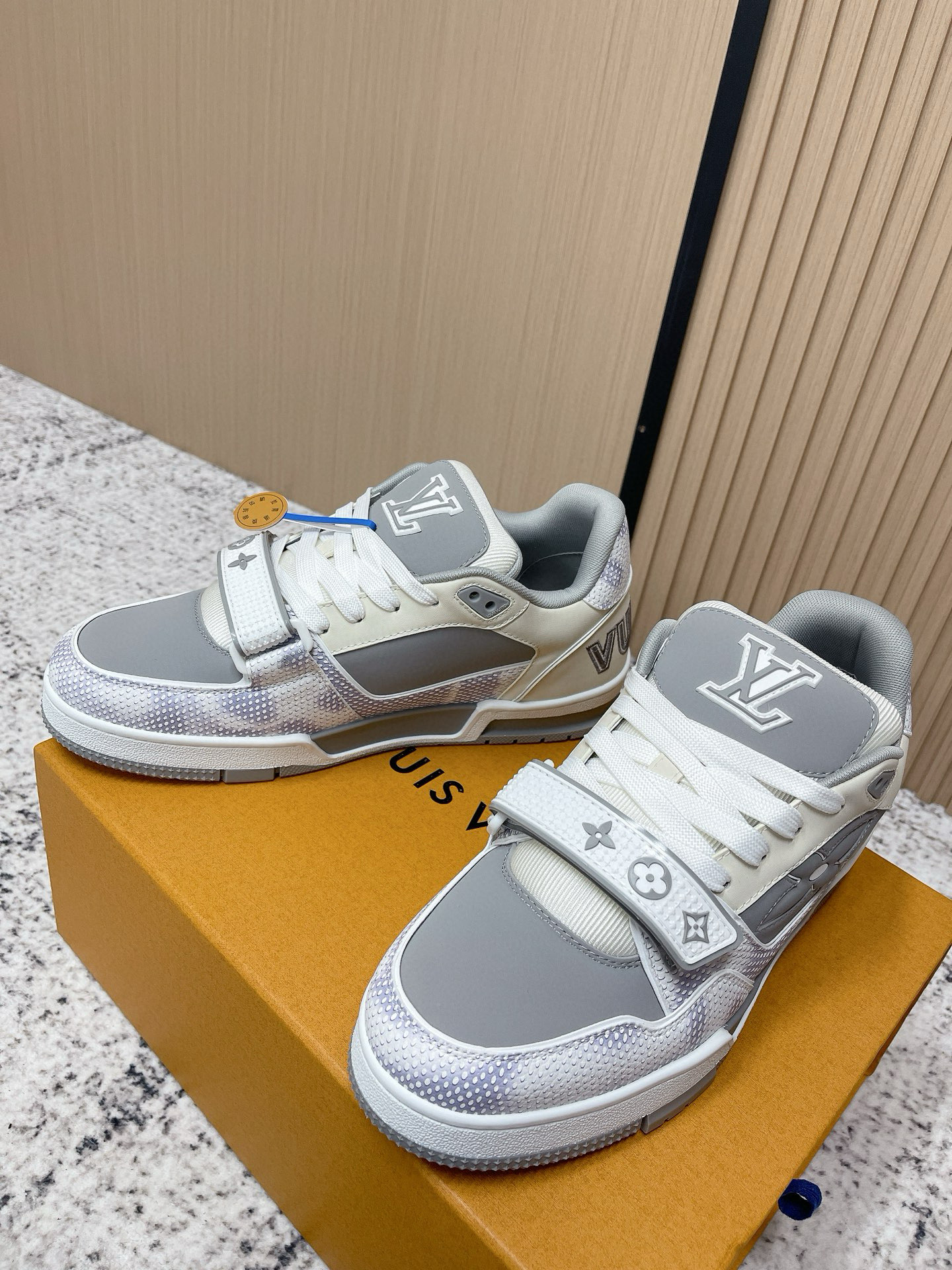 LV shoe