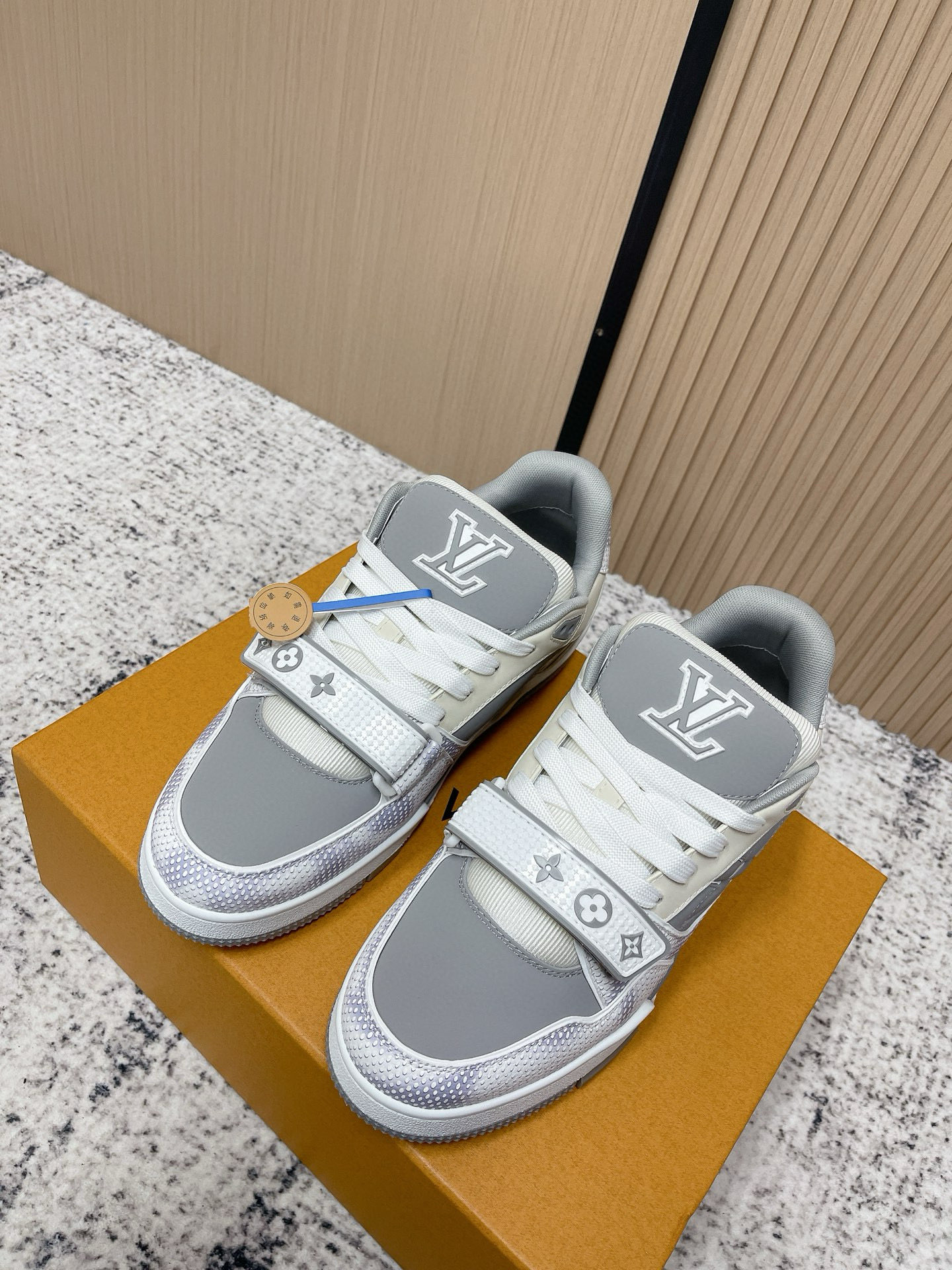 LV shoe