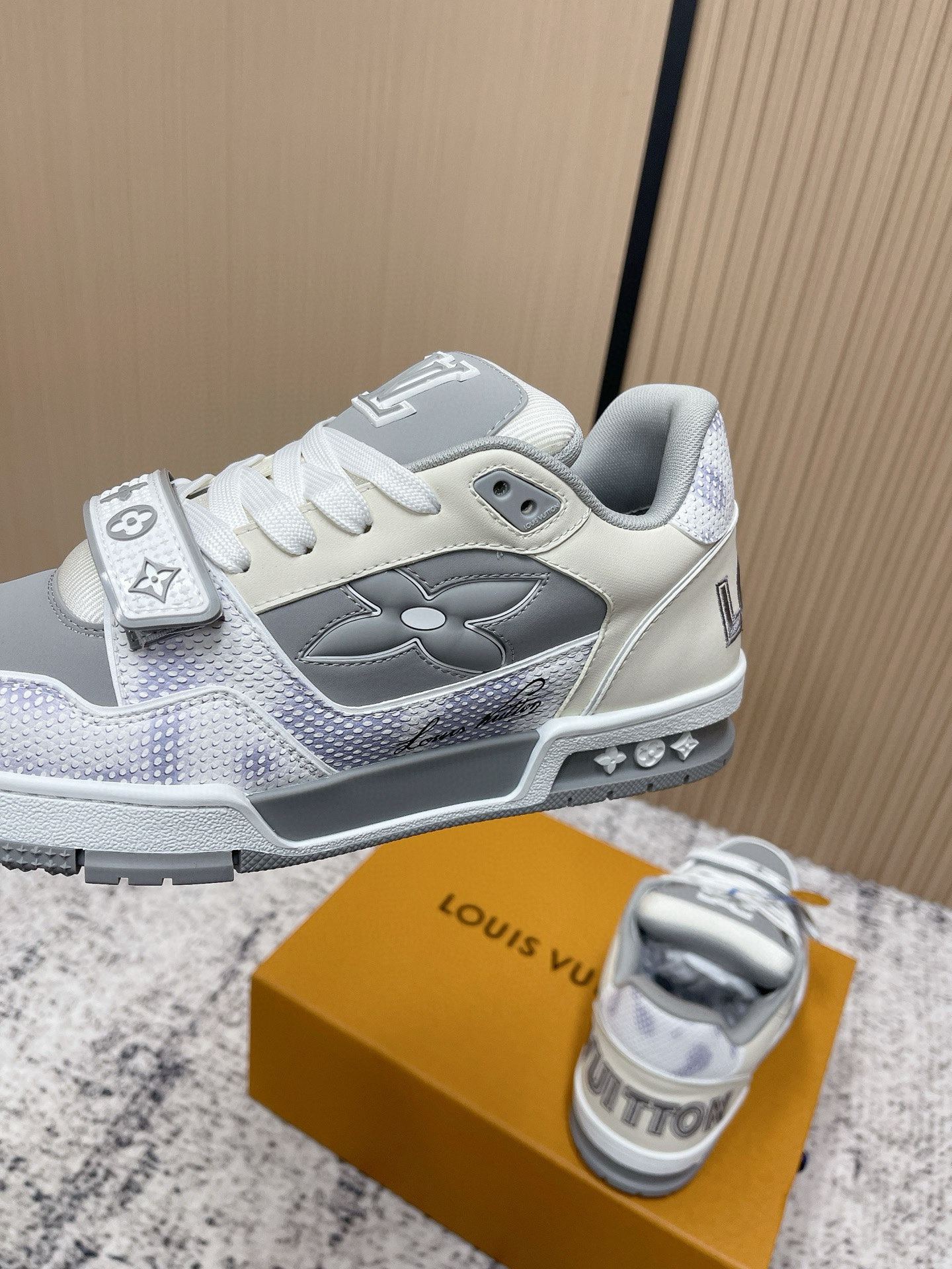 LV shoe
