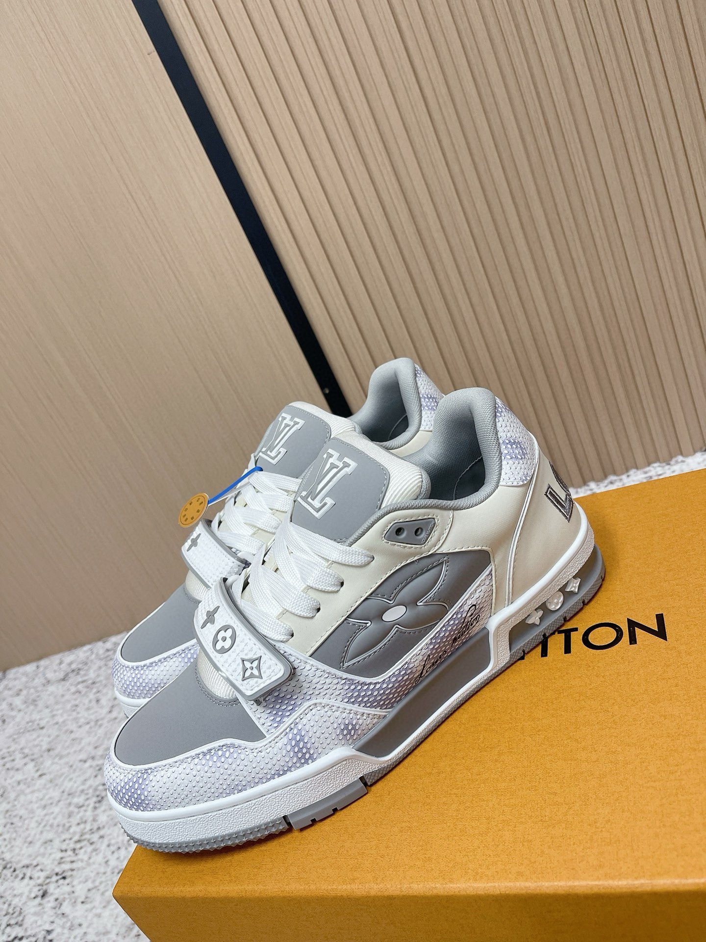 LV shoe