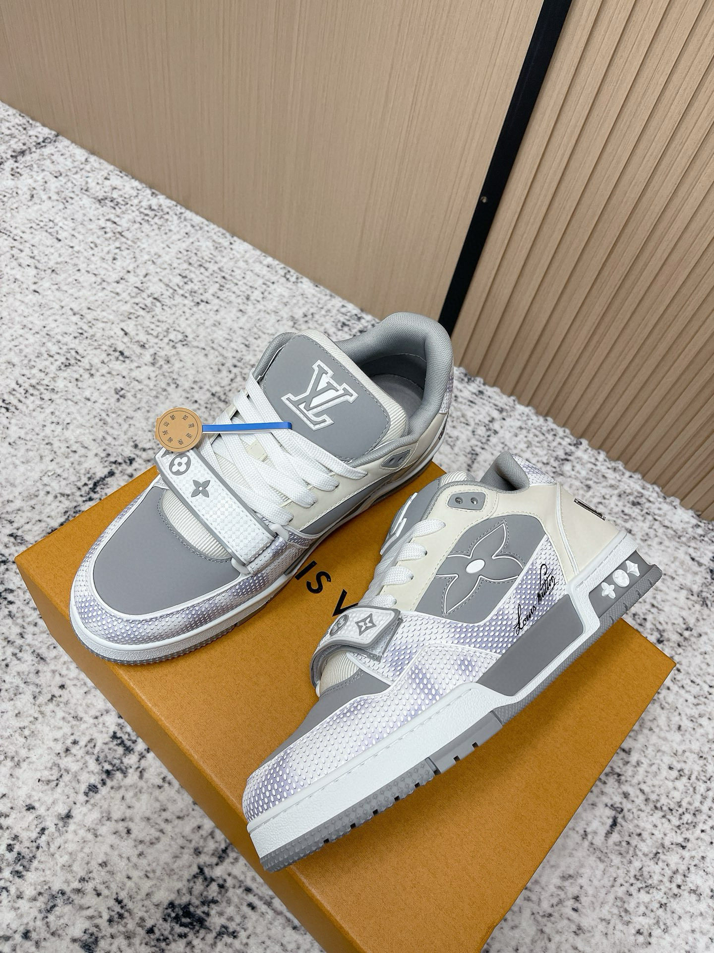 LV shoe