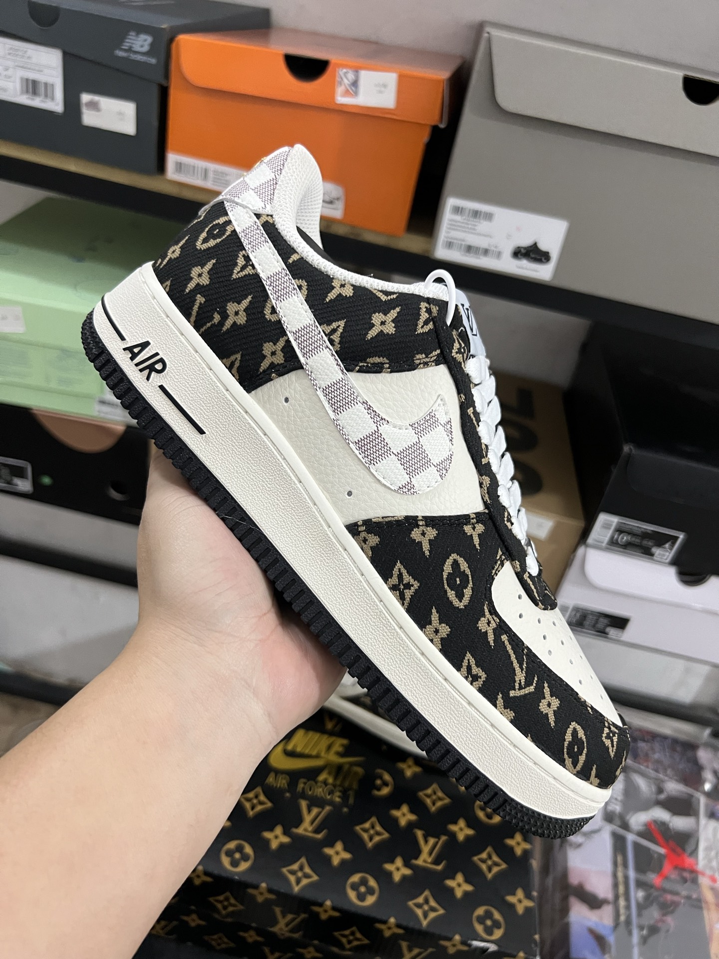 LV shoe