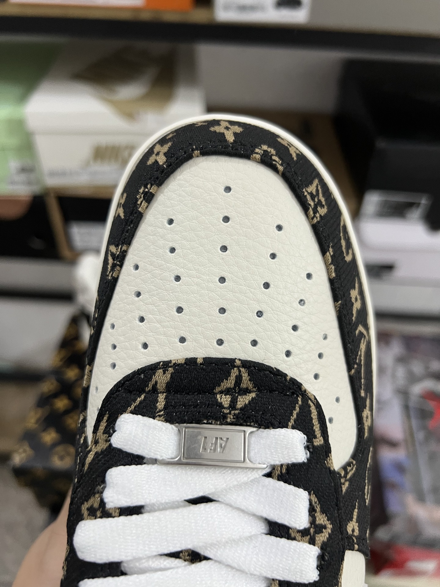 LV shoe
