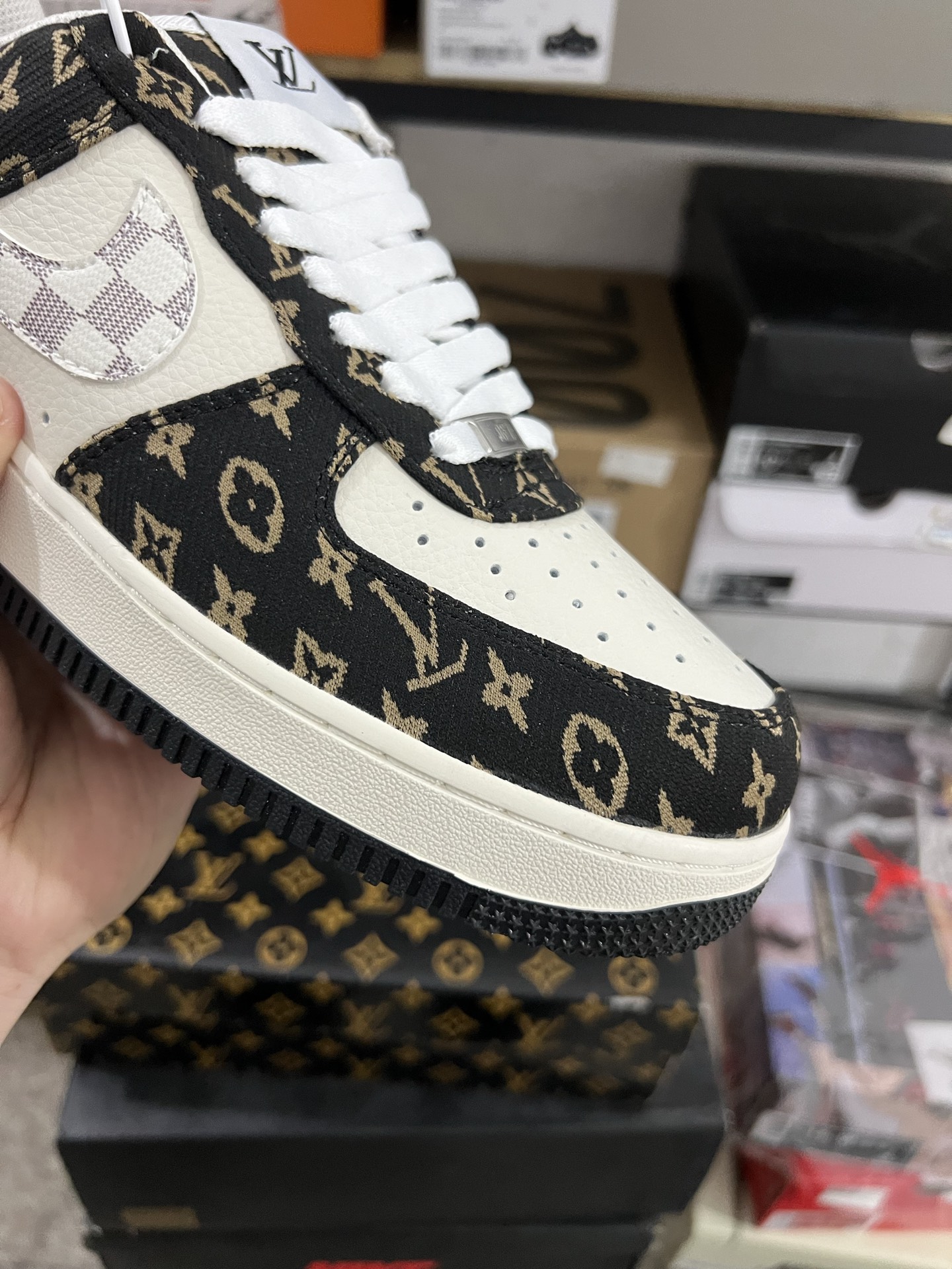 LV shoe
