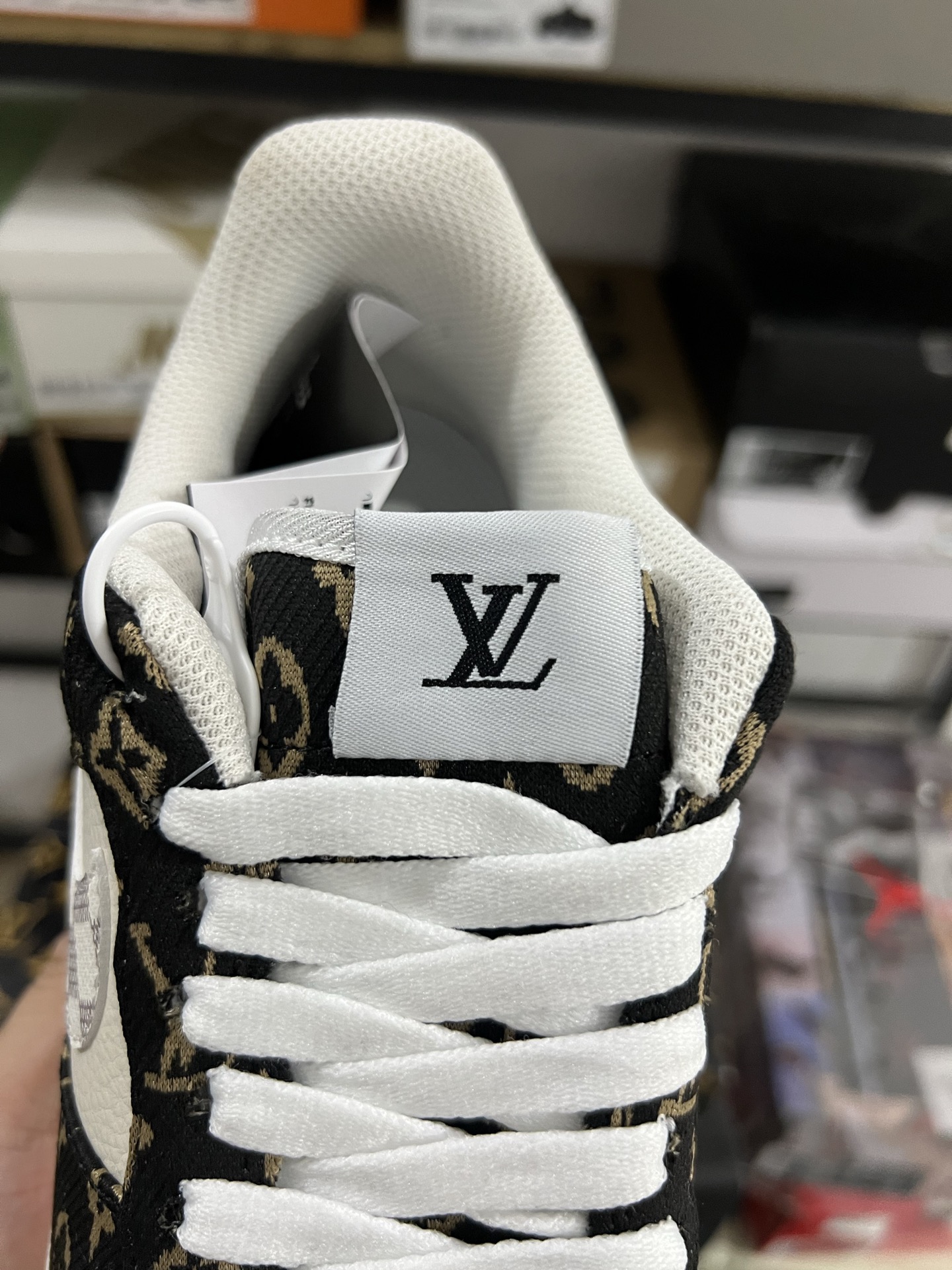 LV shoe