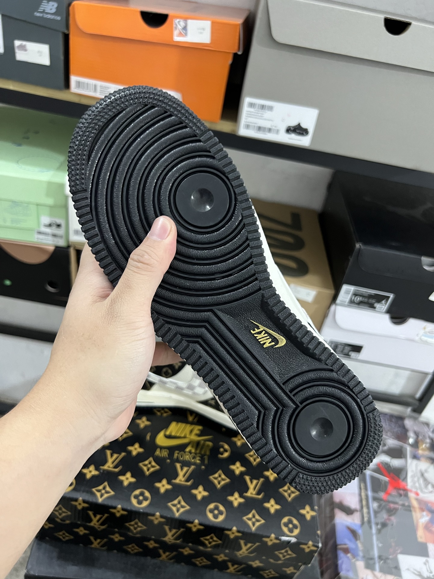 LV shoe