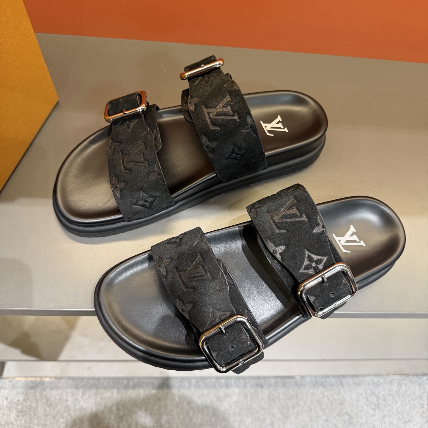 LV shoe