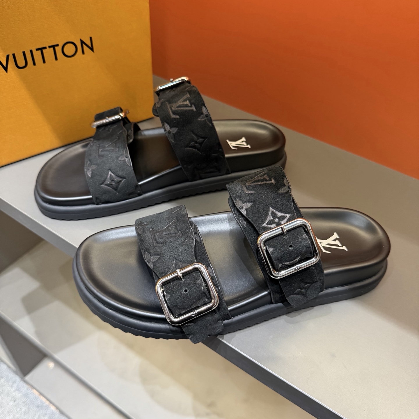 LV shoe