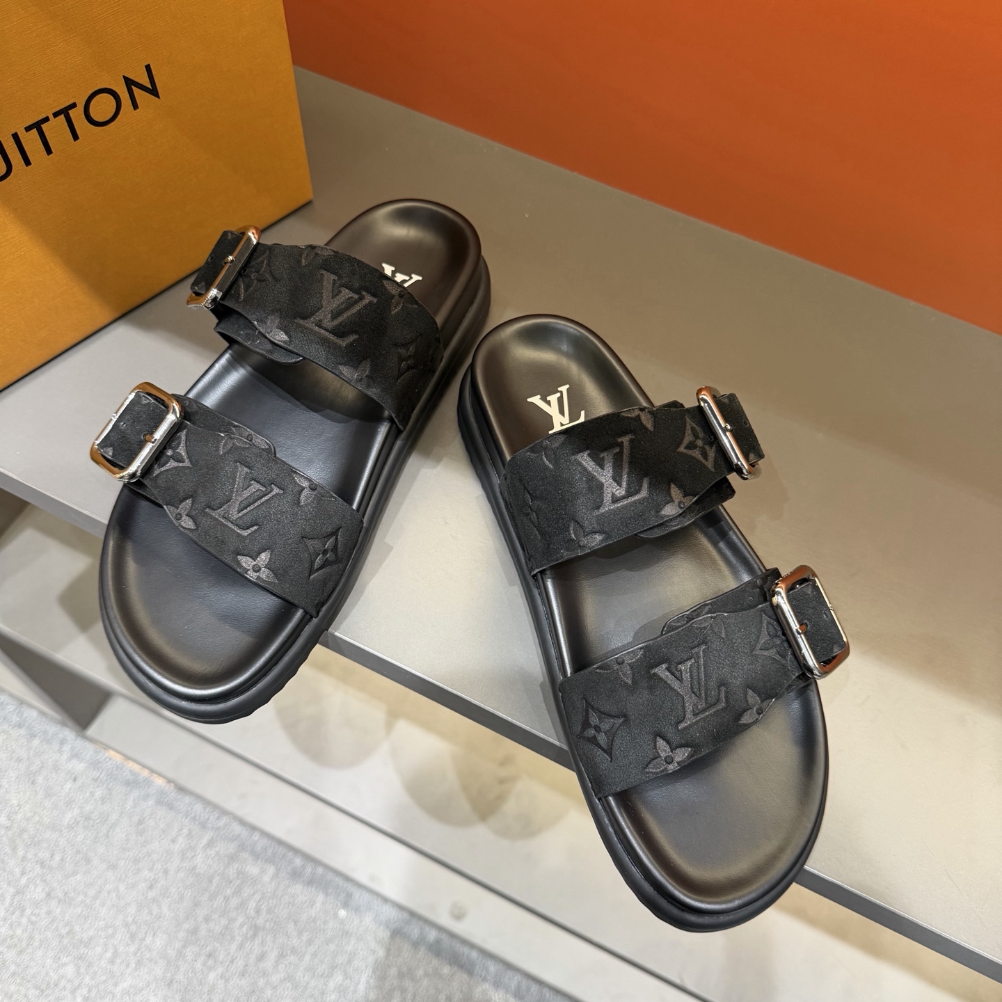 LV shoe