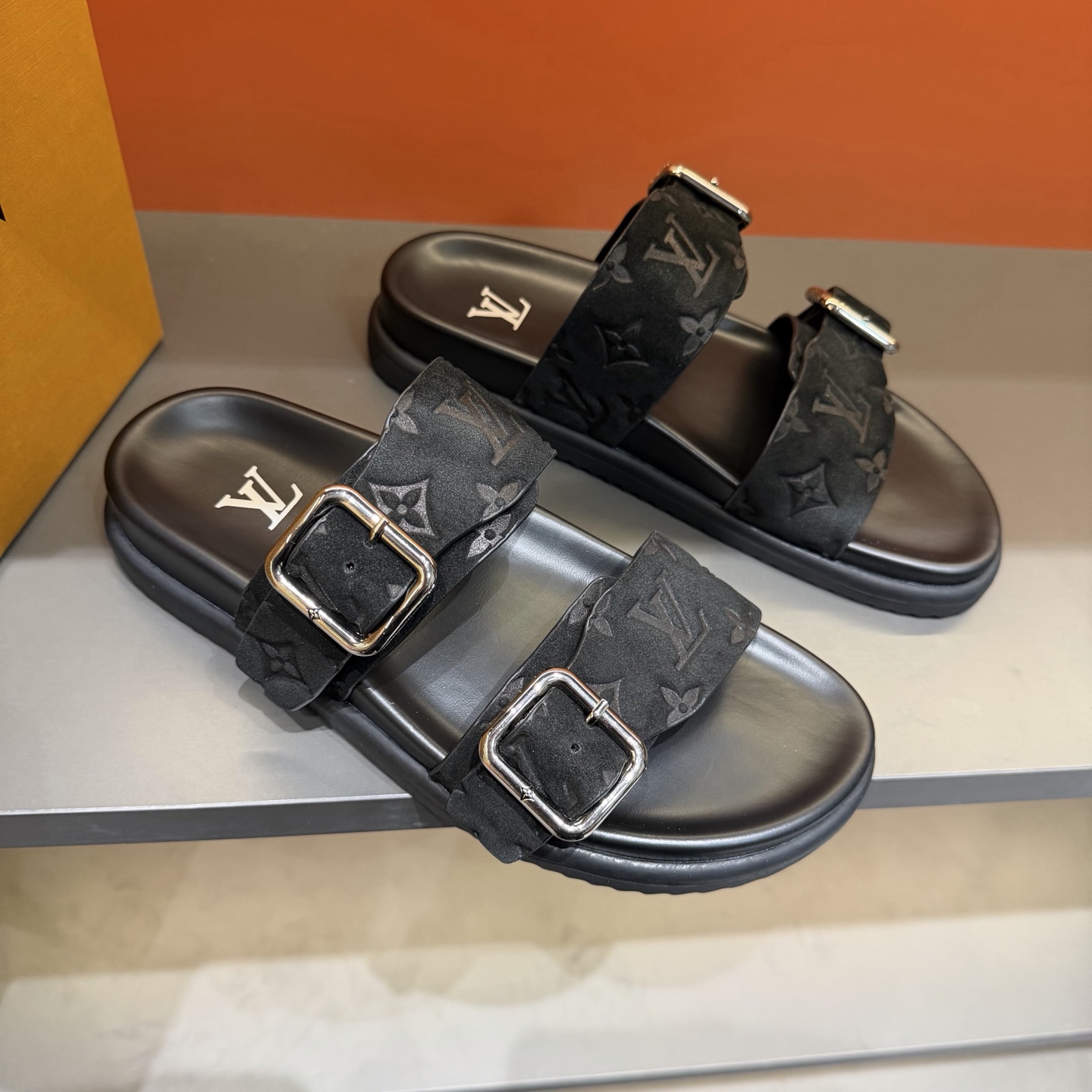 LV shoe