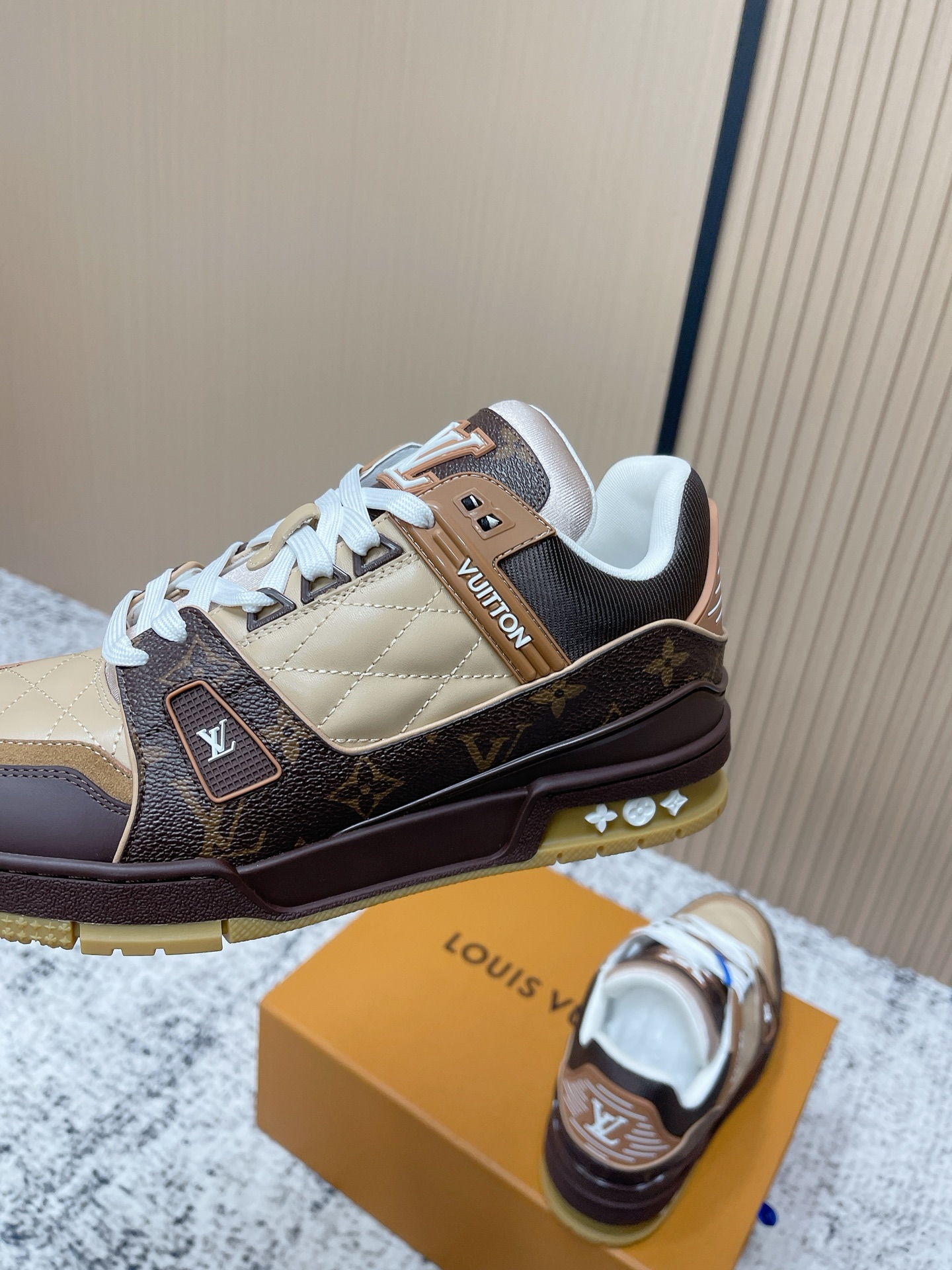 LV shoe