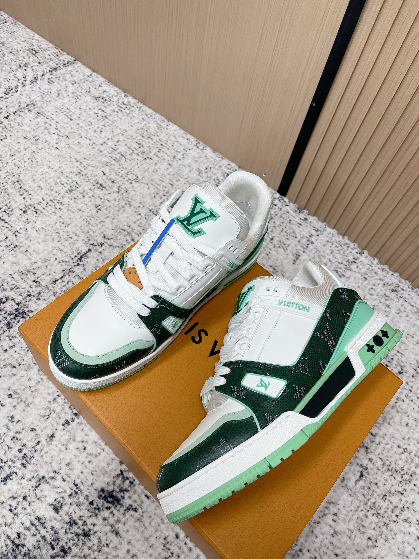 LV shoe