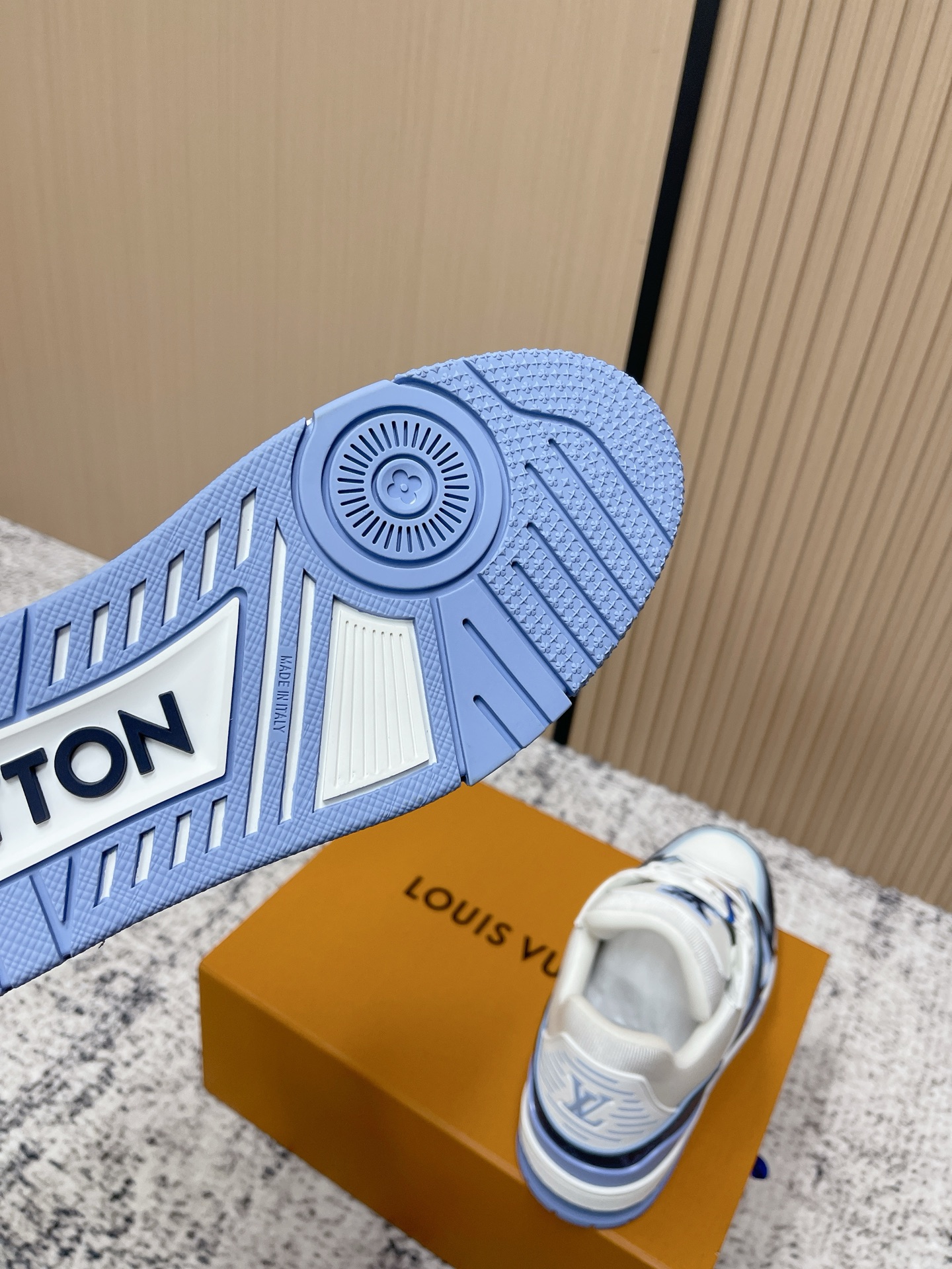 LV shoe