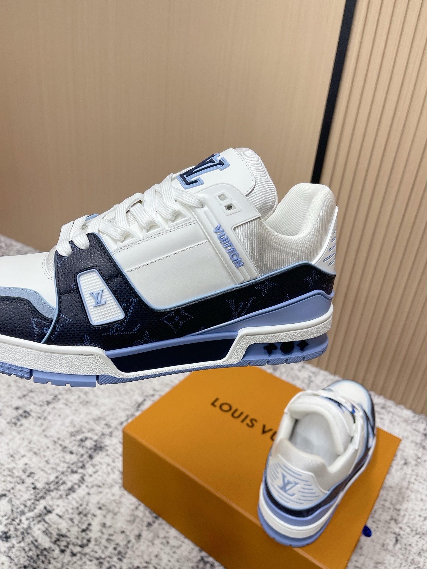 LV shoe