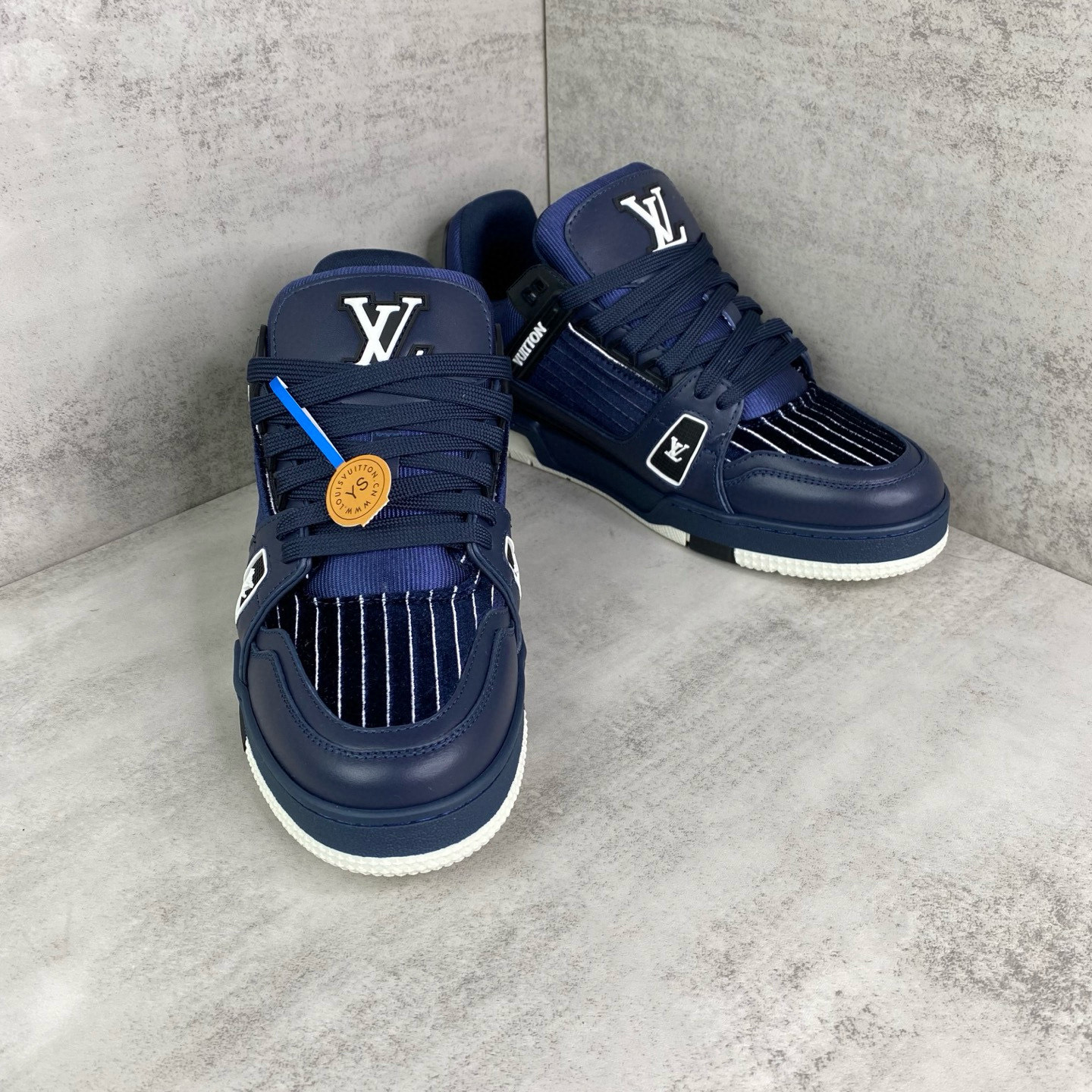 LV shoe