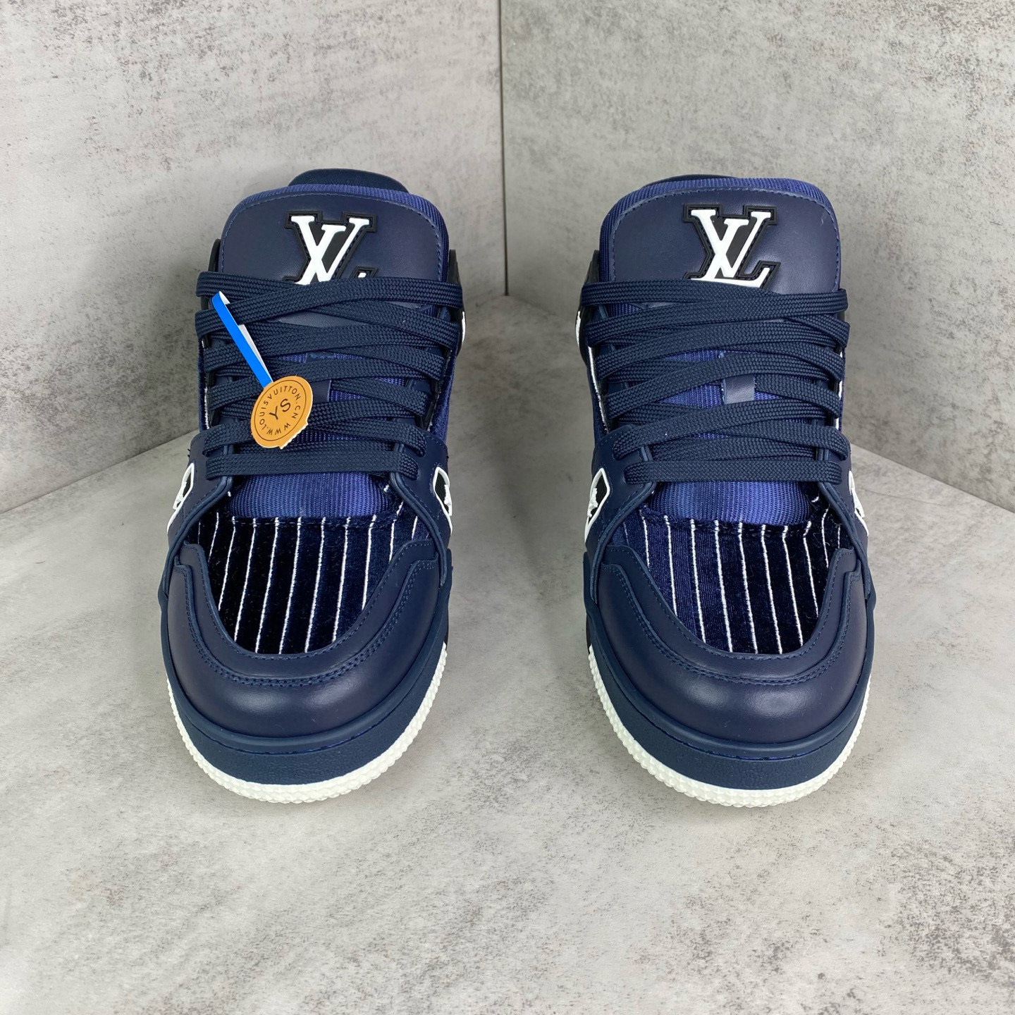LV shoe