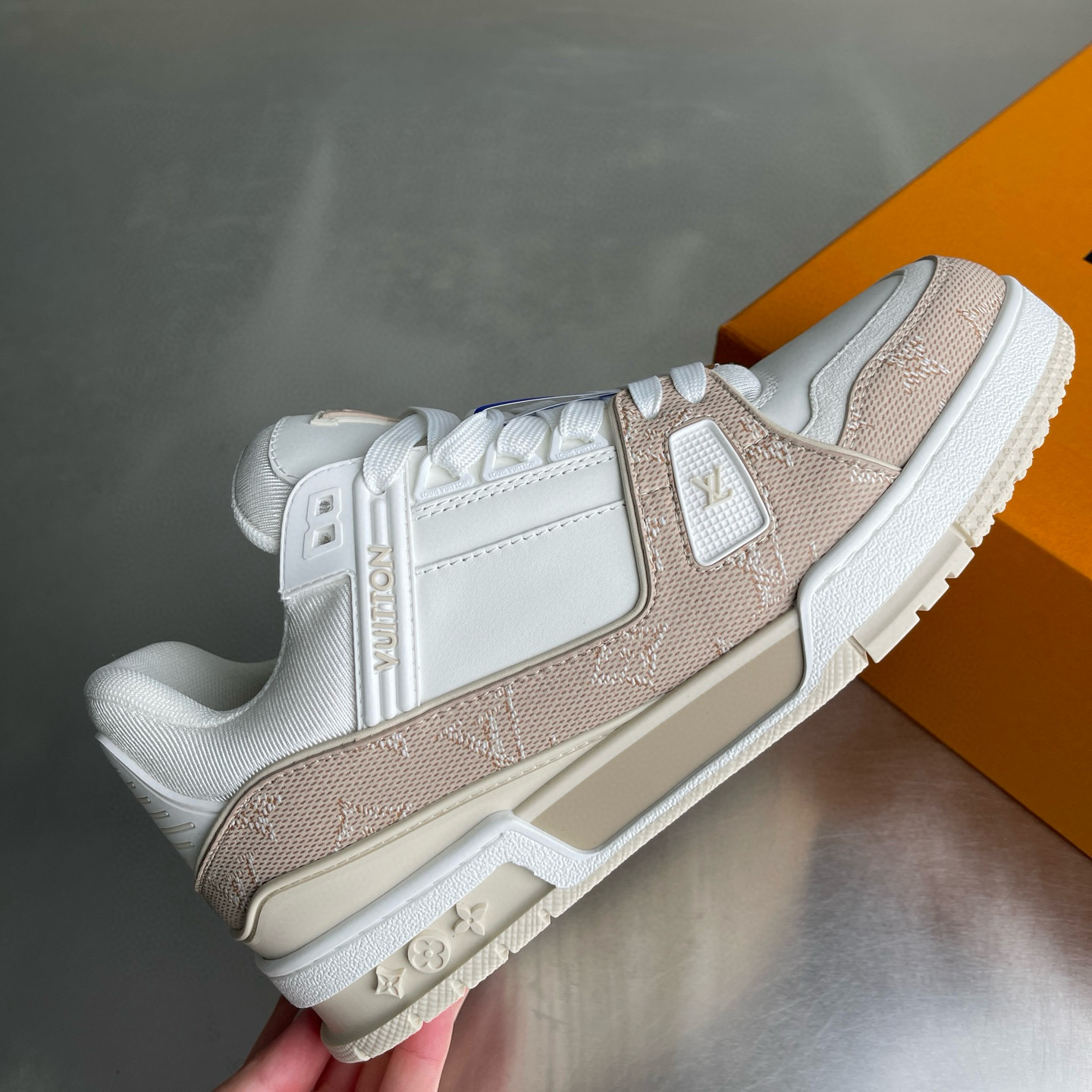 LV shoe