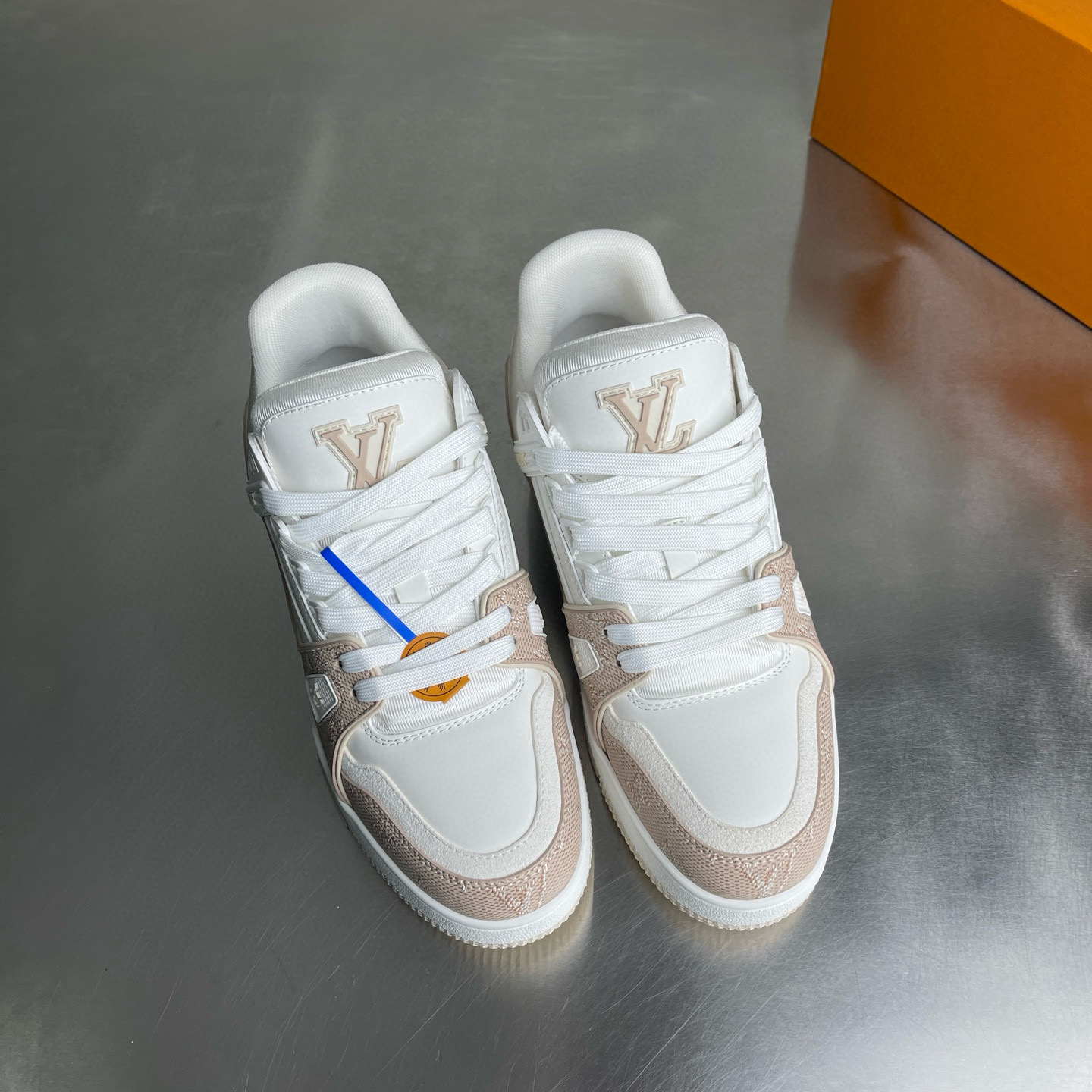 LV shoe