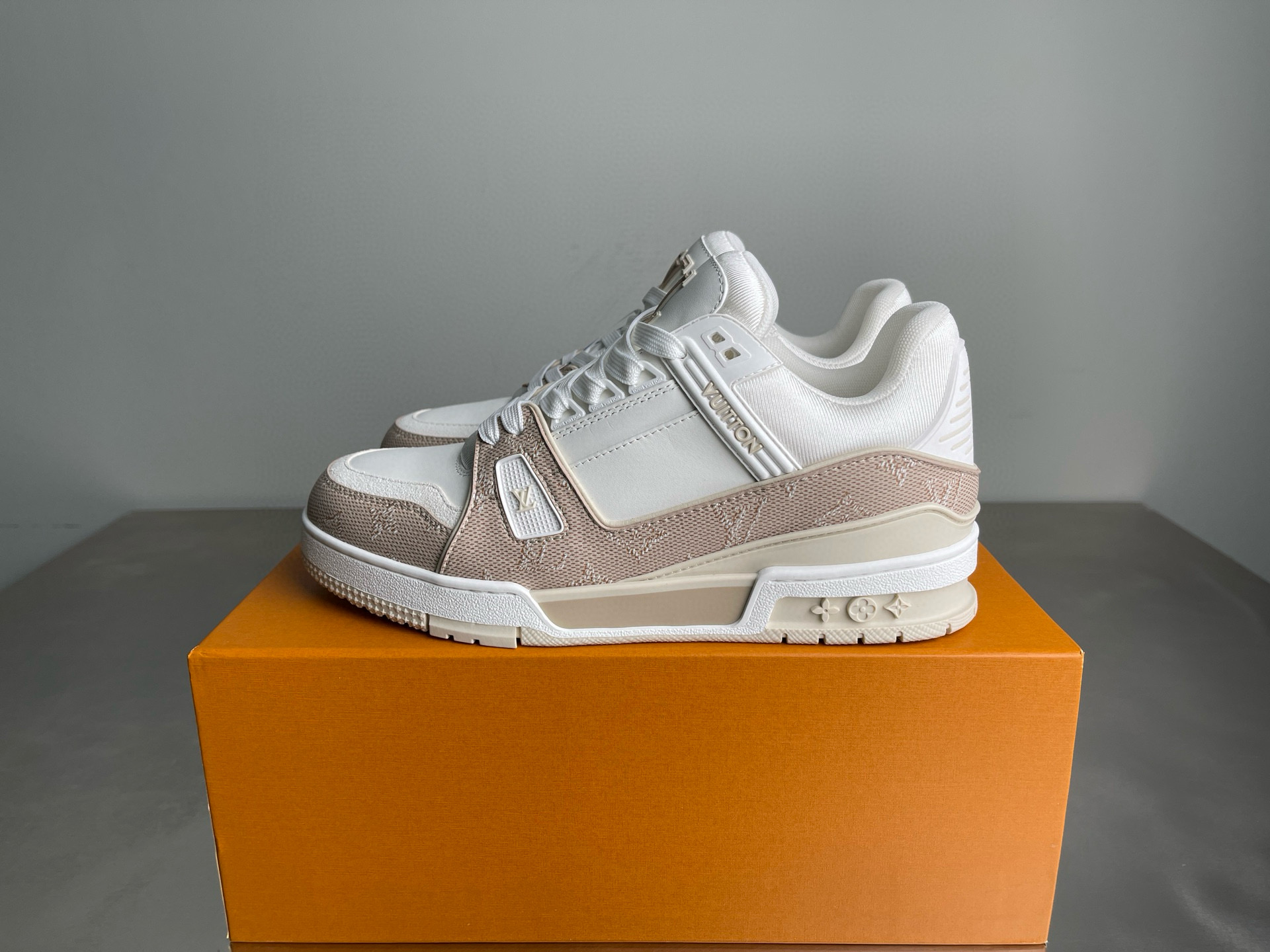LV shoe