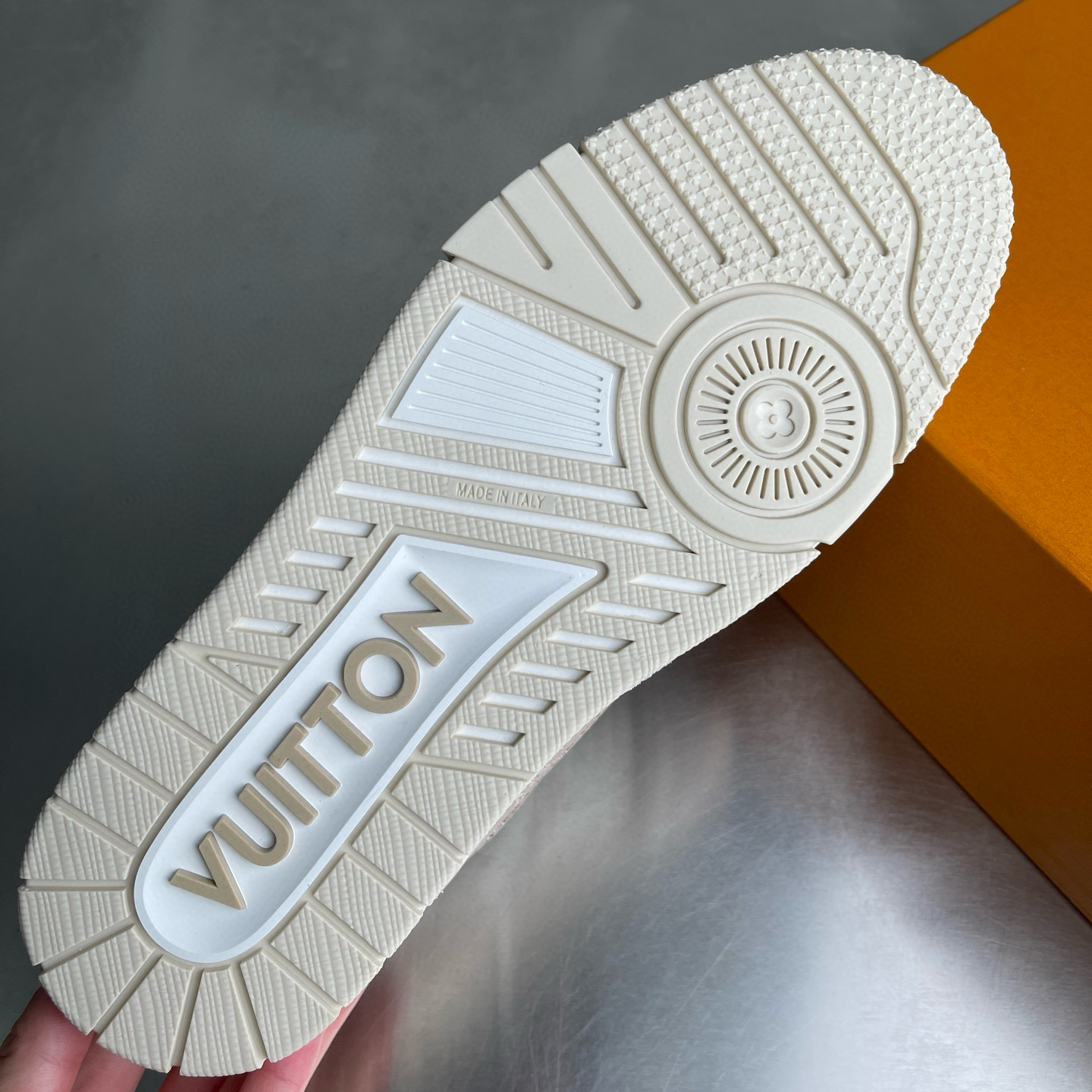 LV shoe