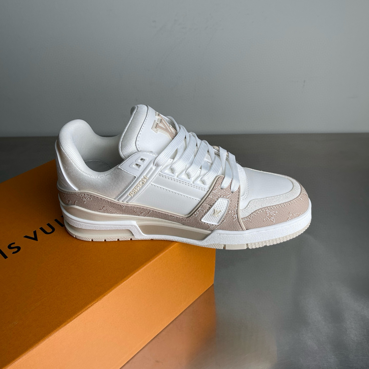 LV shoe