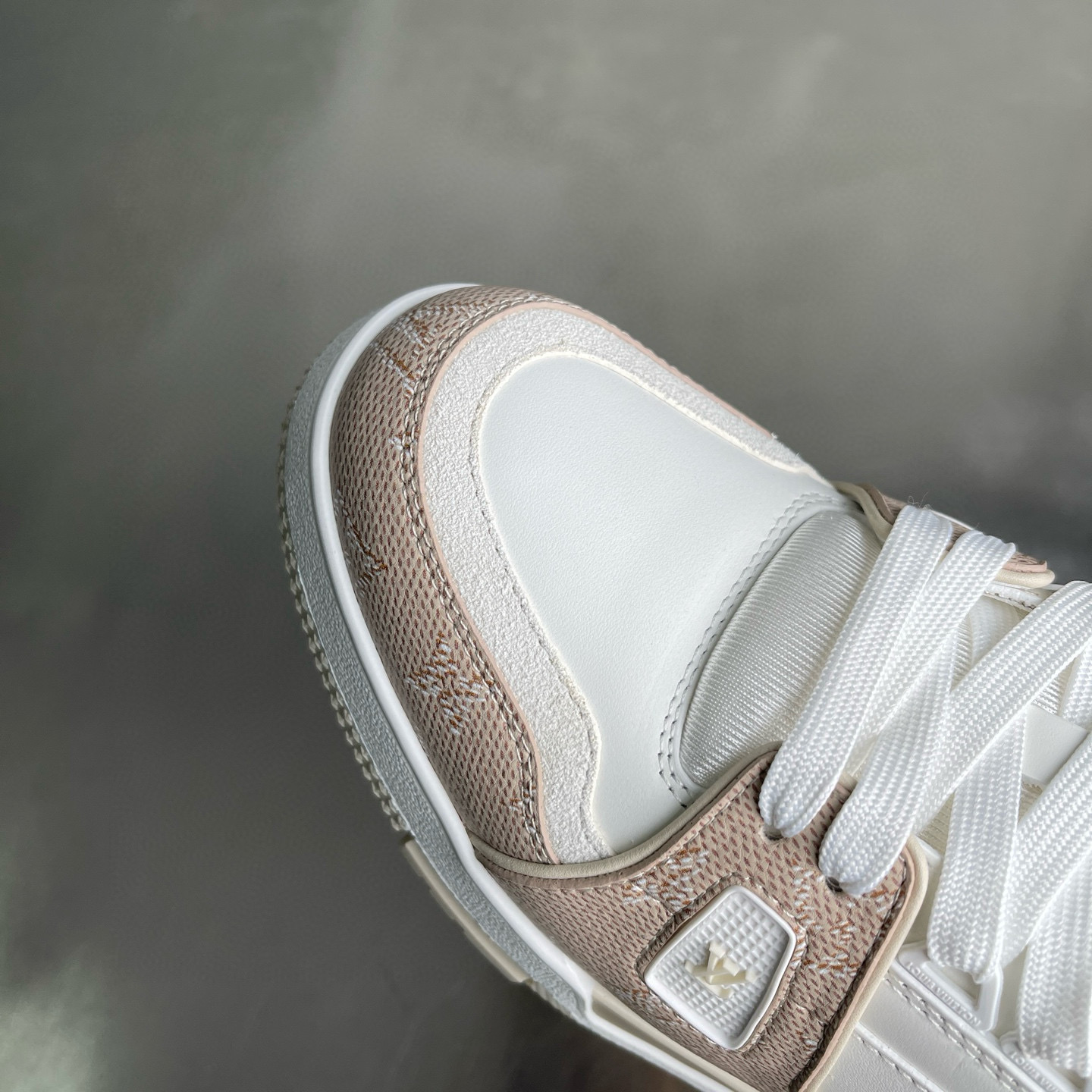 LV shoe