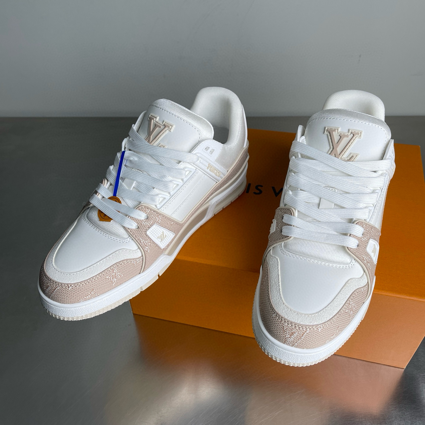 LV shoe