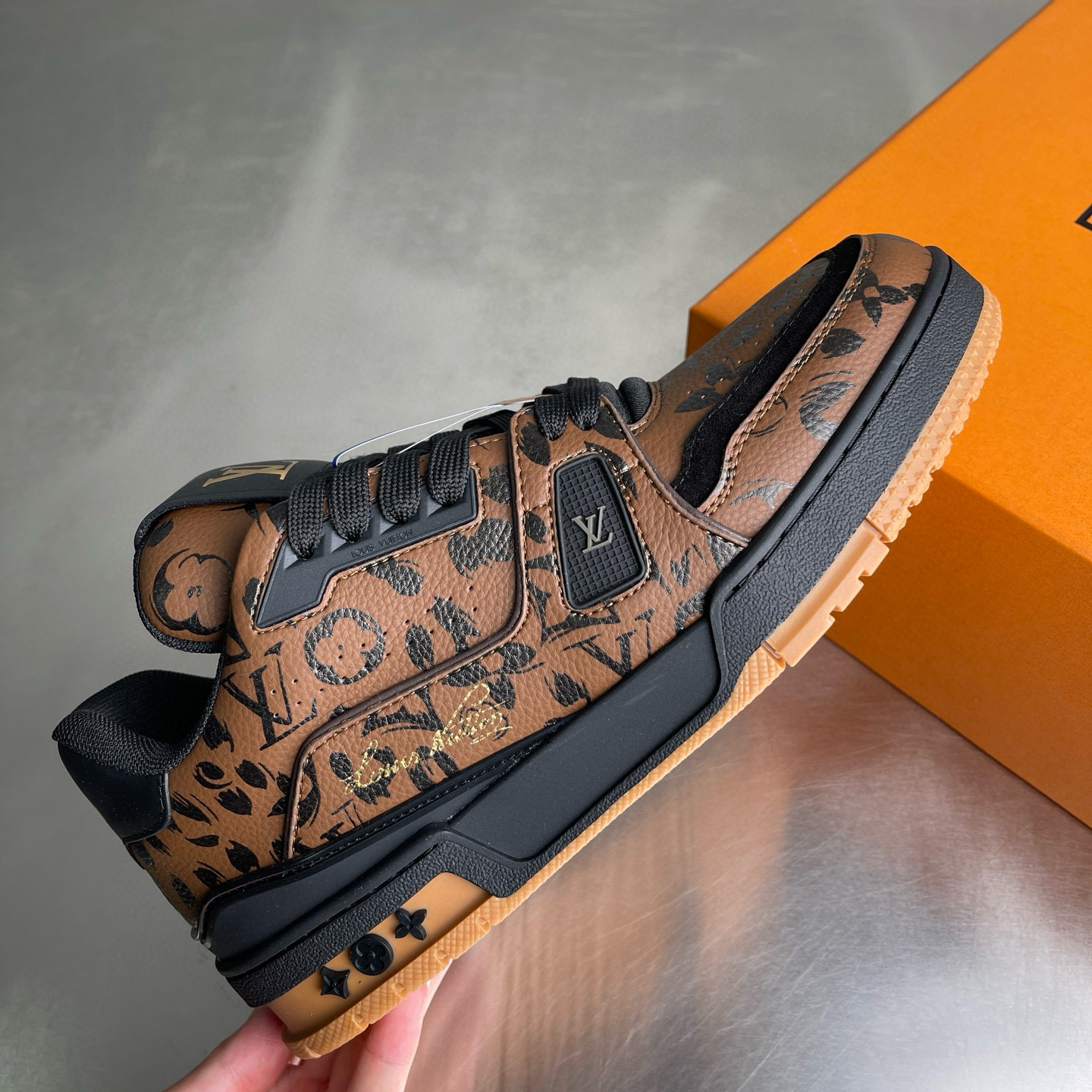 LV shoe