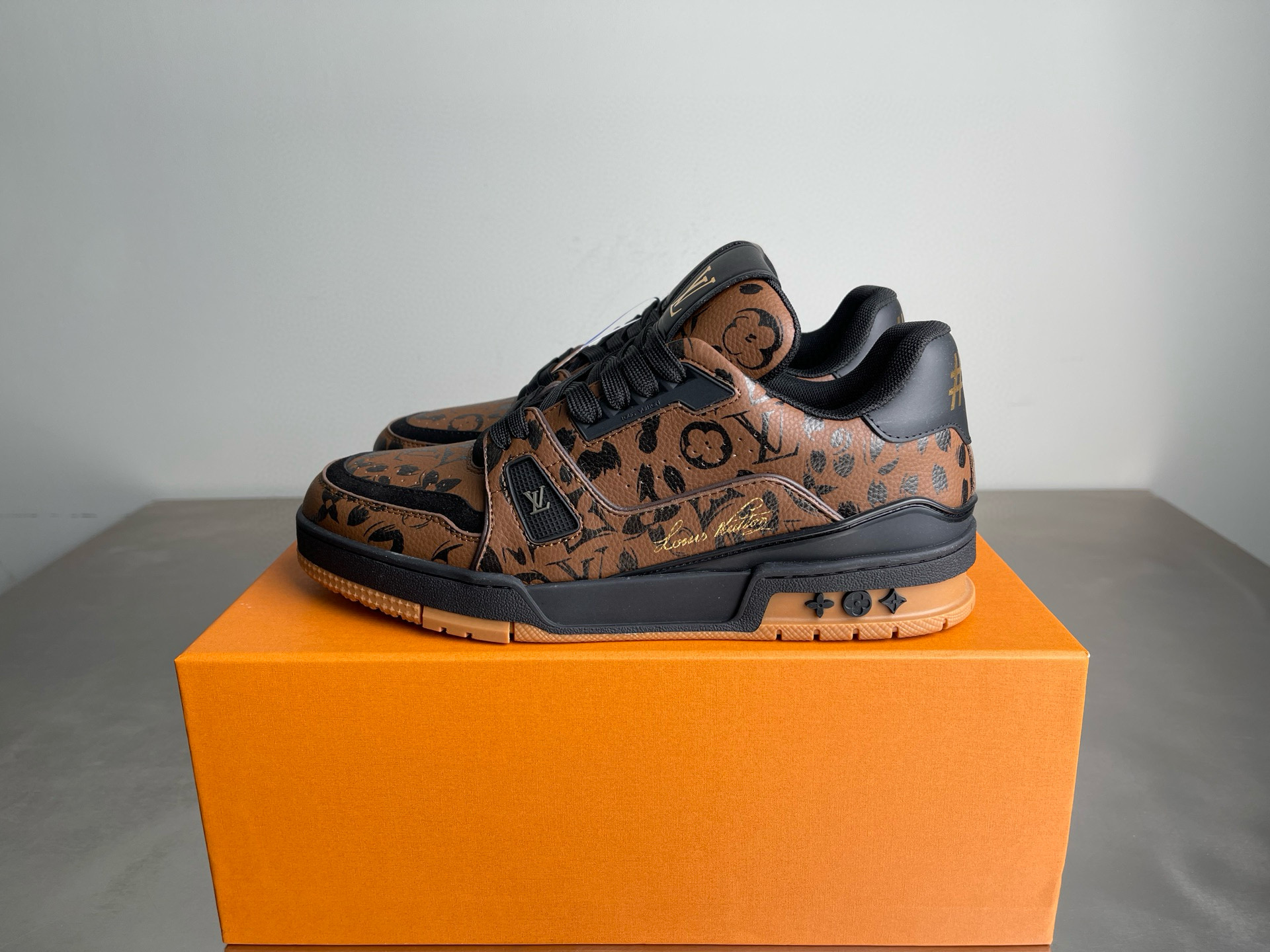 LV shoe