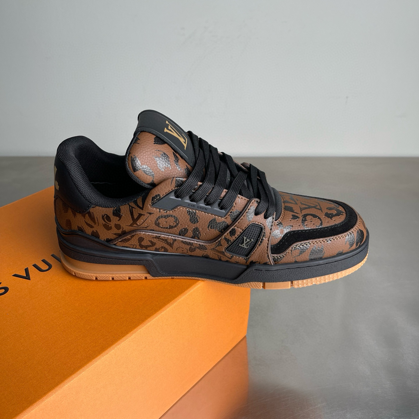LV shoe
