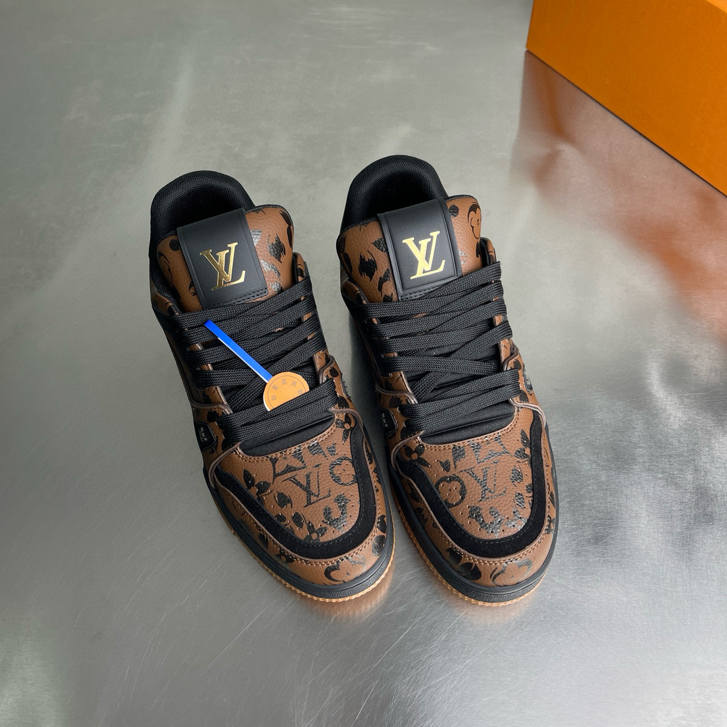 LV shoe