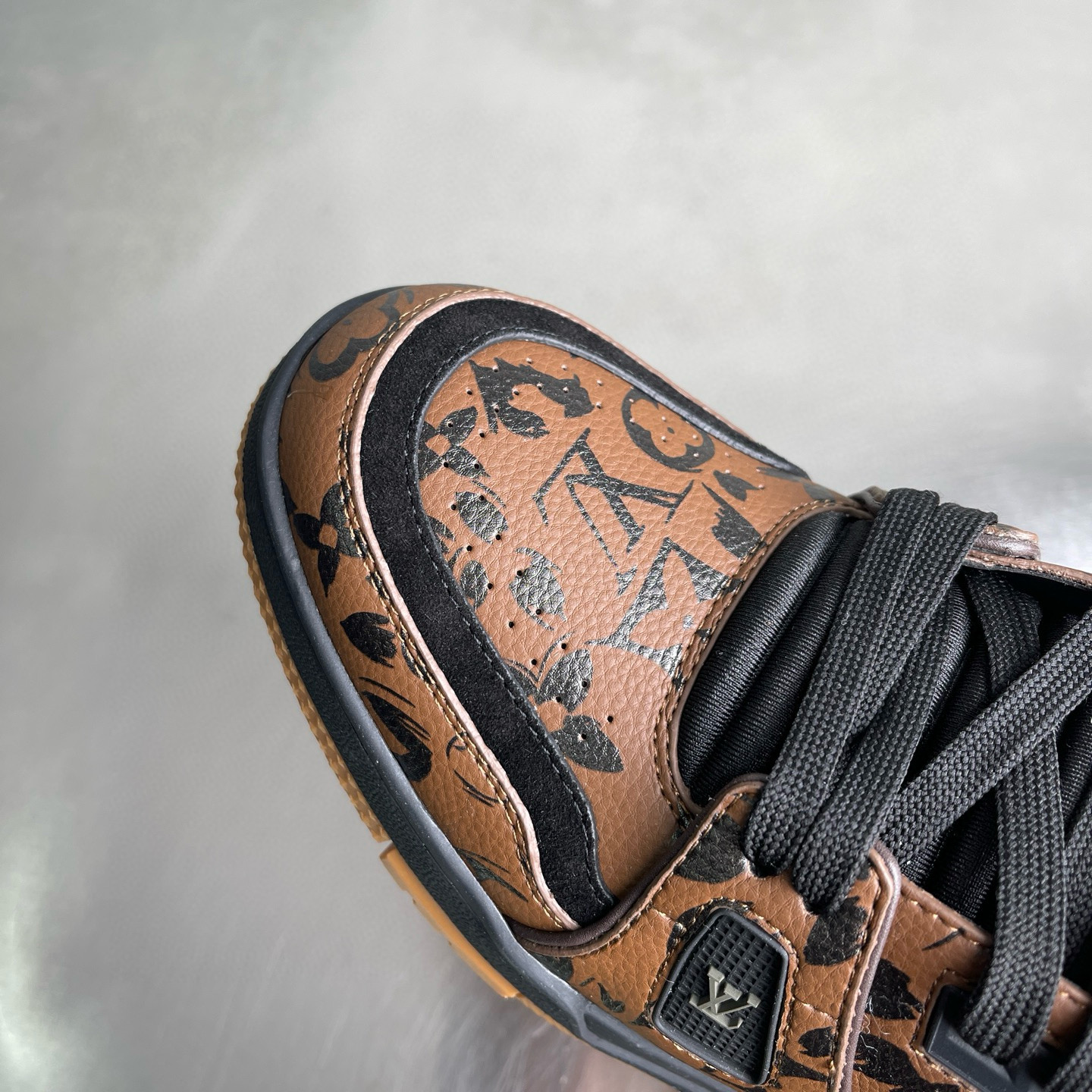 LV shoe