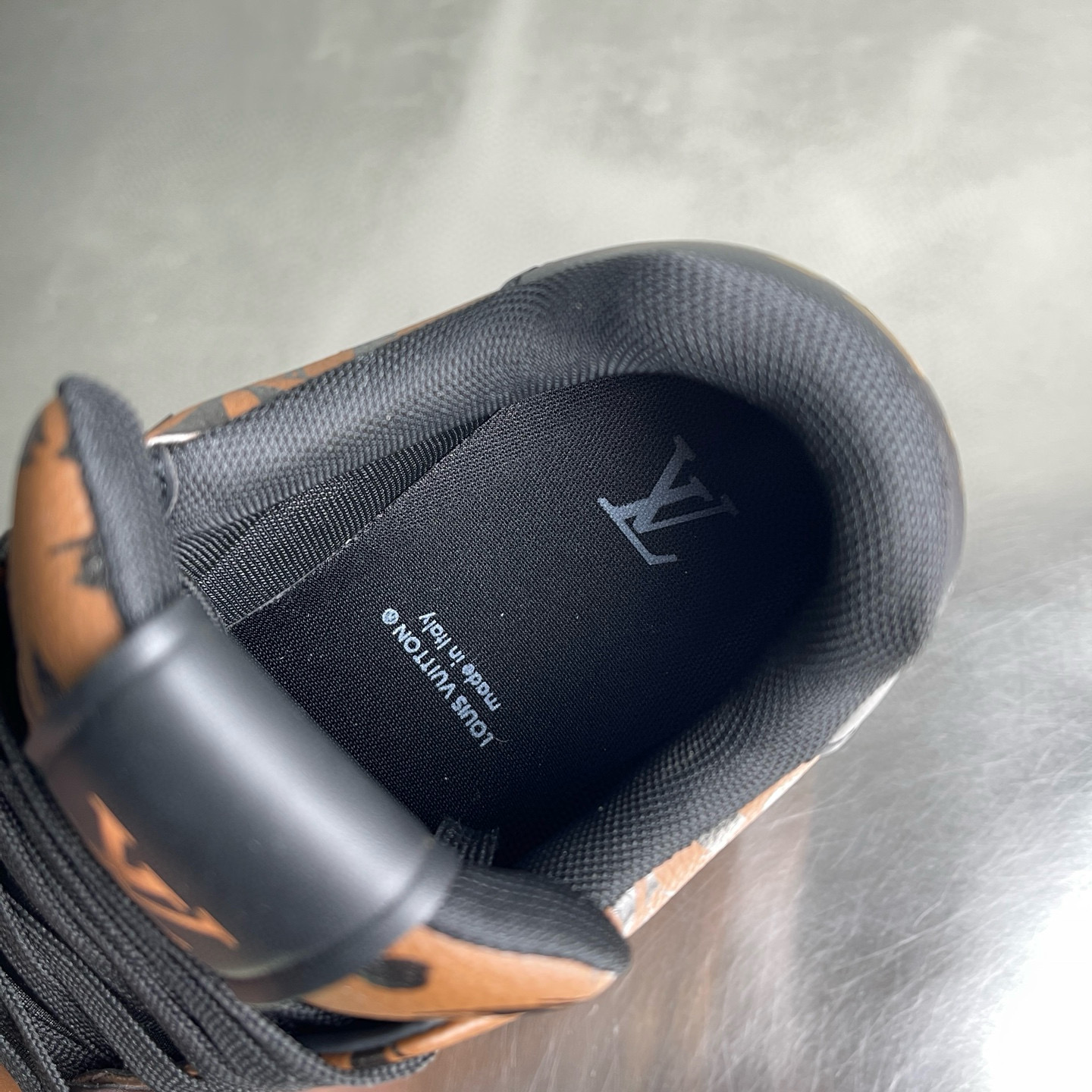 LV shoe