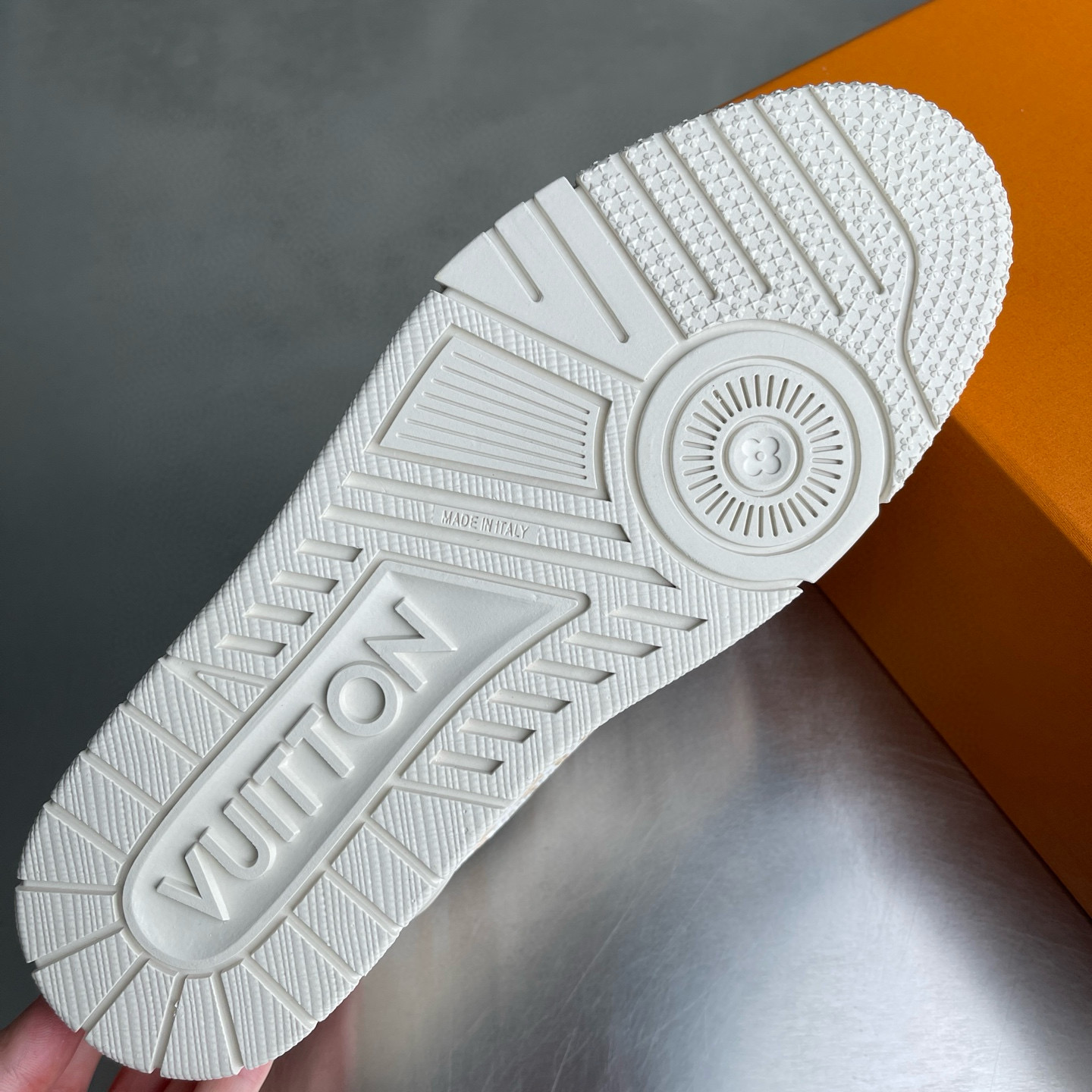 LV shoe