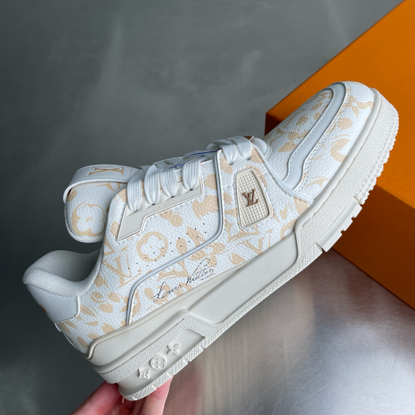 LV shoe