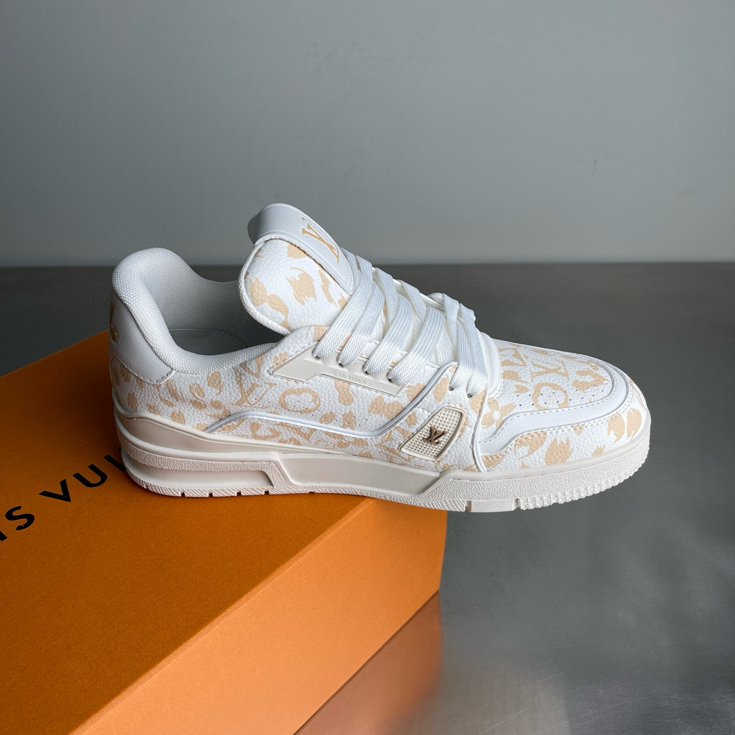 LV shoe