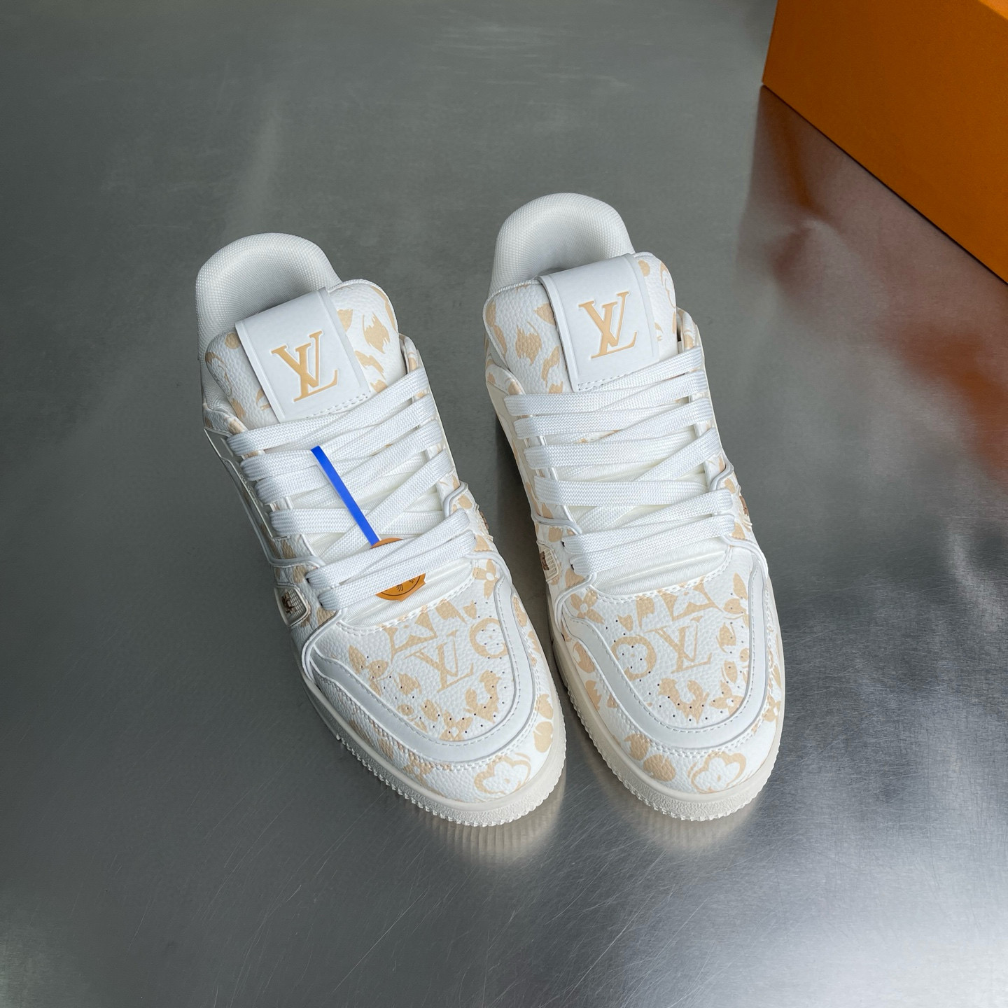 LV shoe