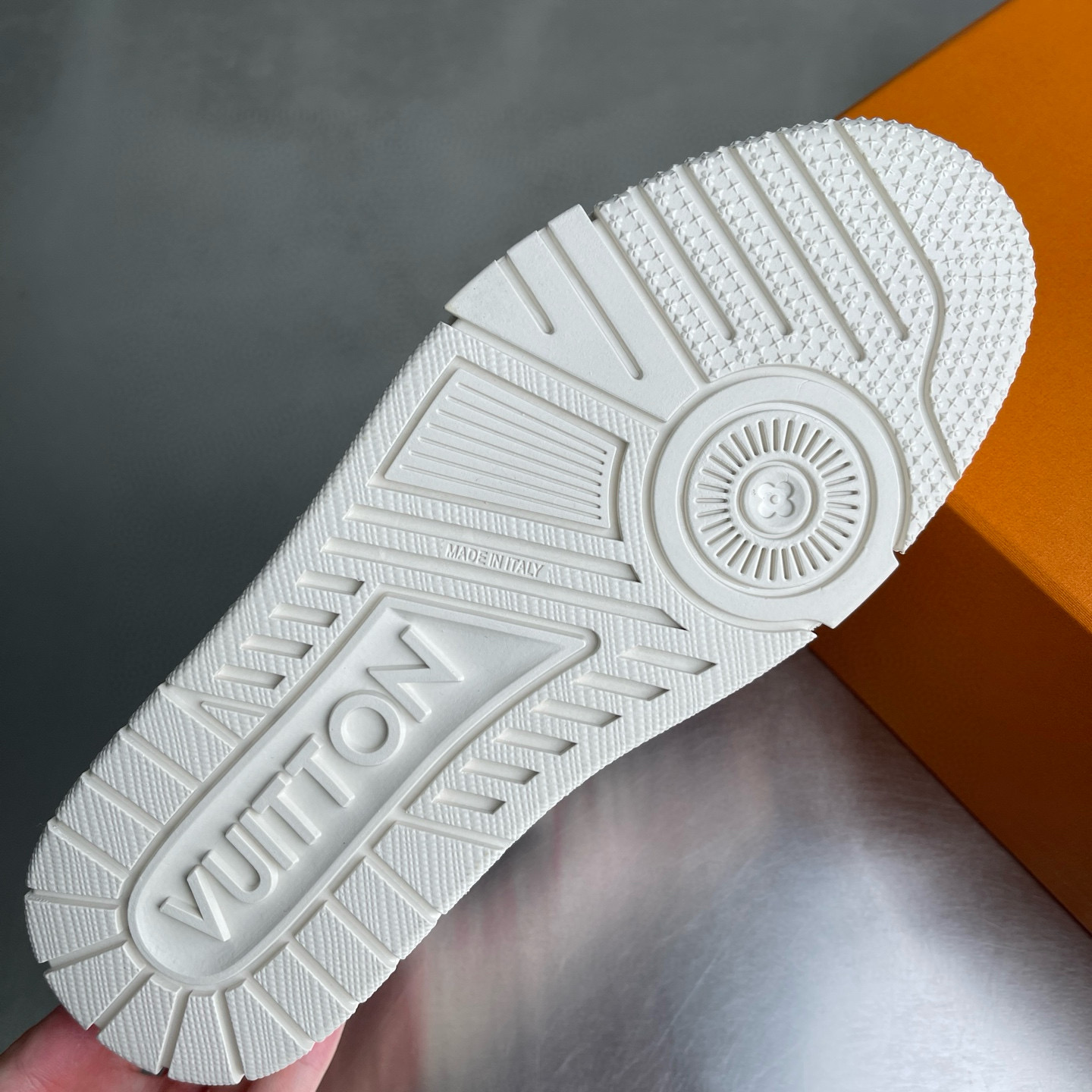 LV shoe