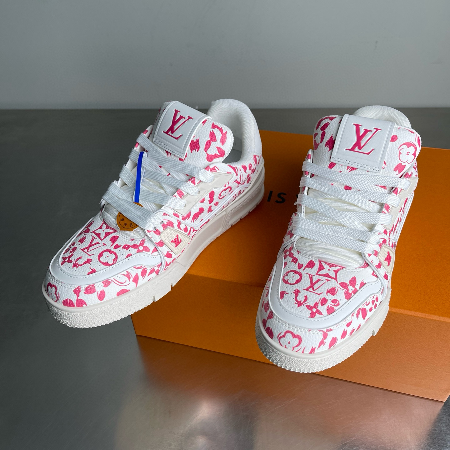 LV shoe
