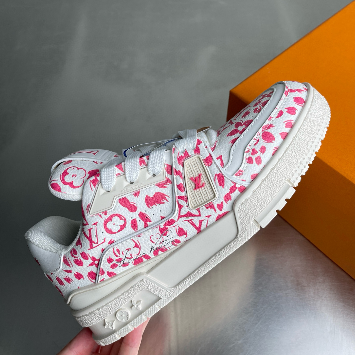 LV shoe