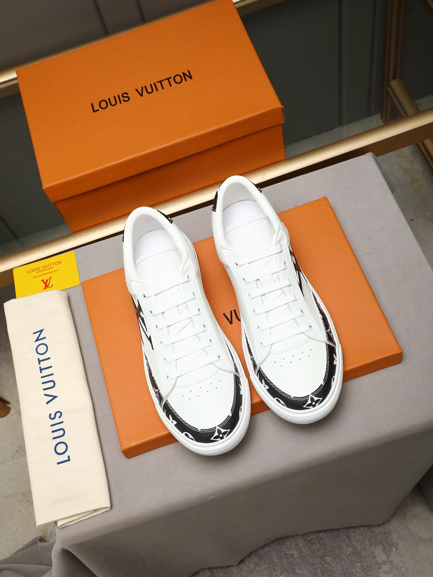 LV shoe