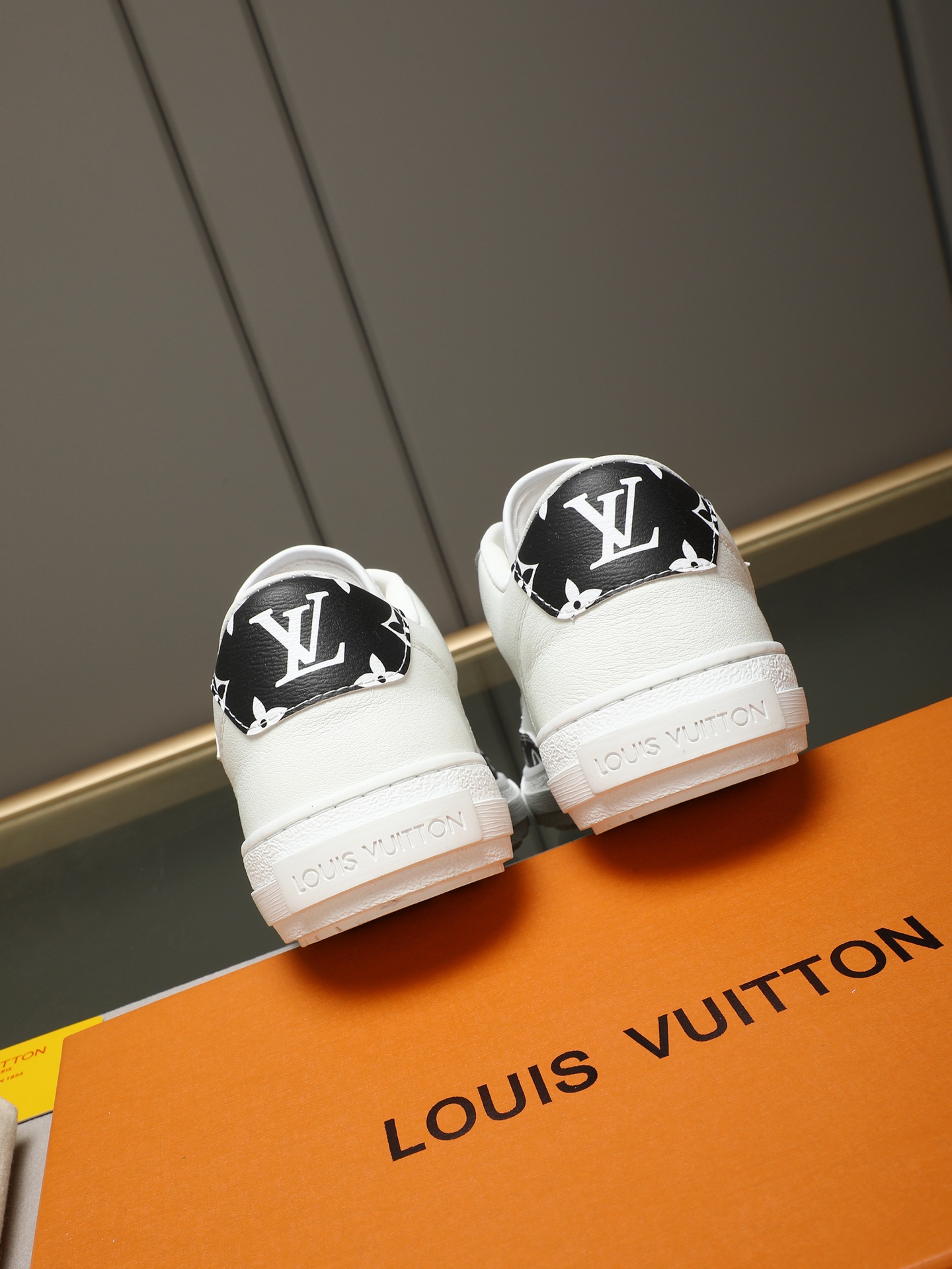 LV shoe