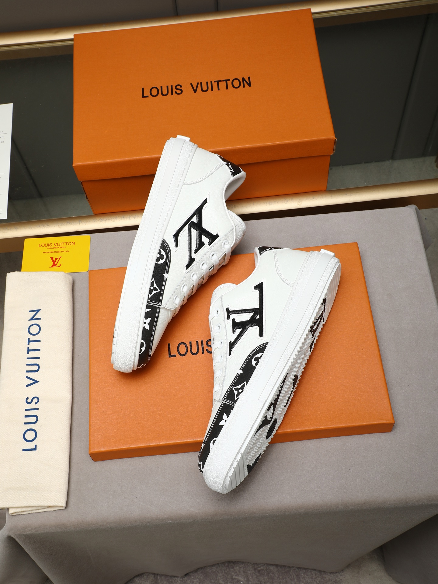 LV shoe