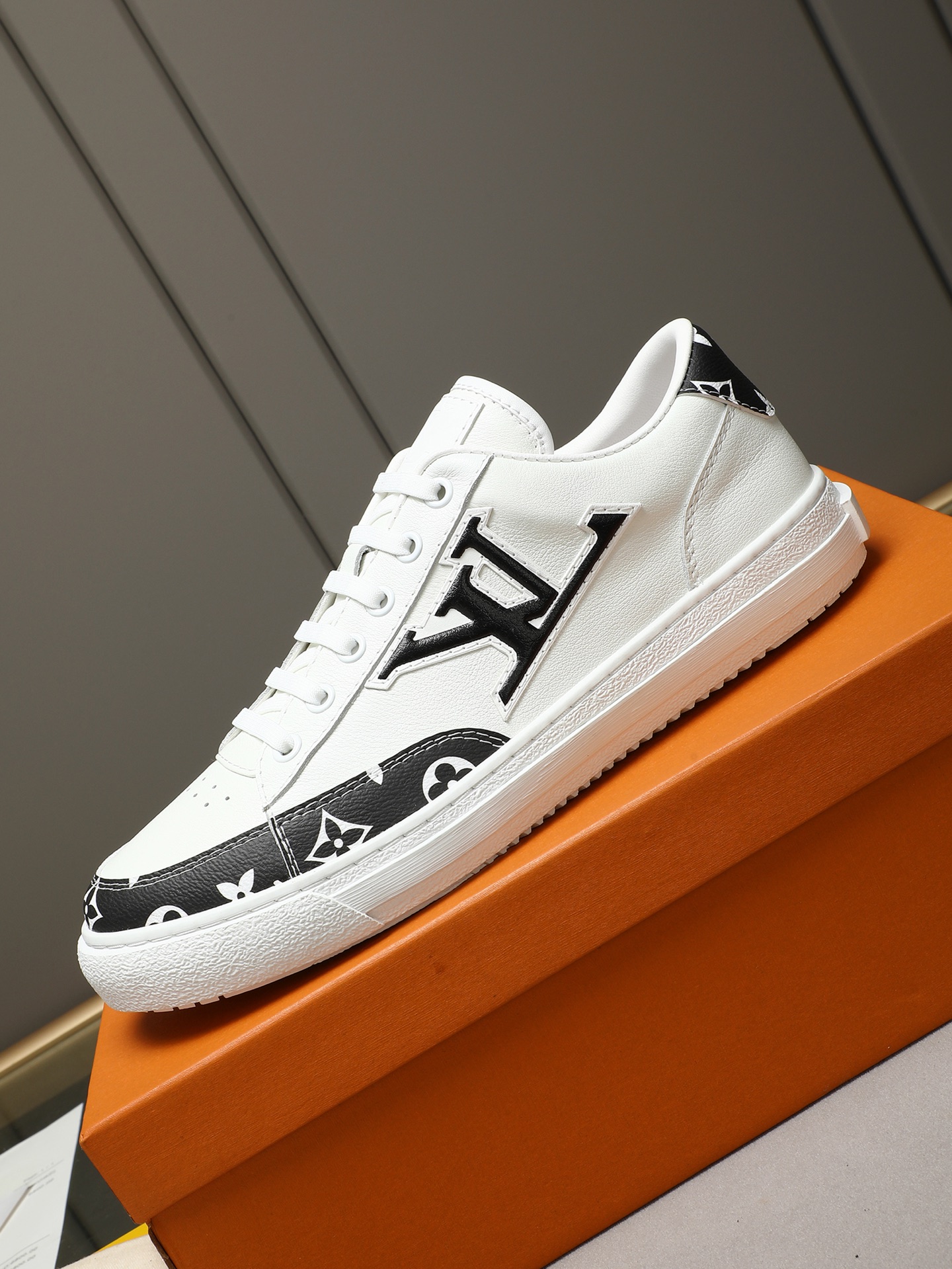 LV shoe