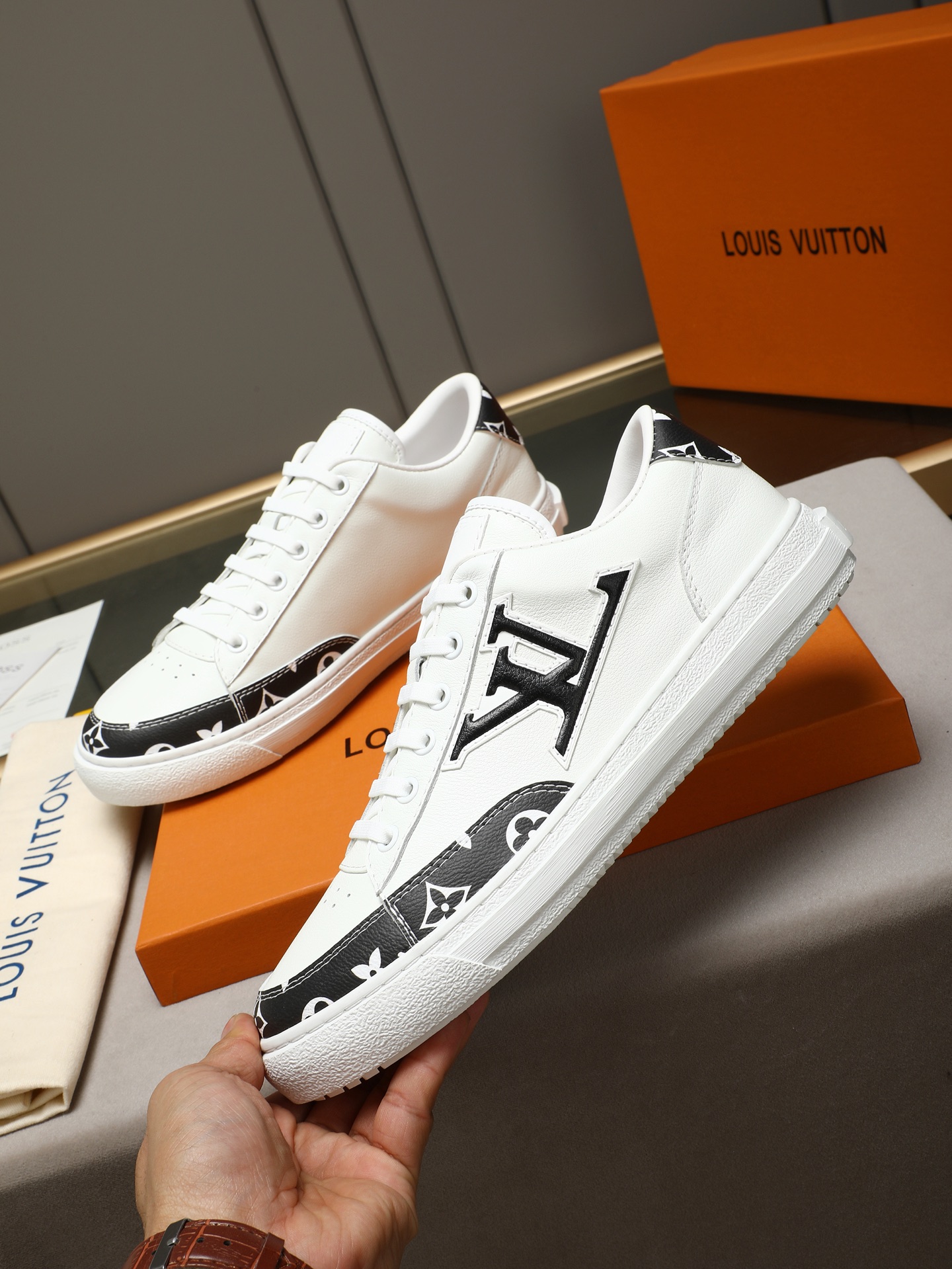 LV shoe
