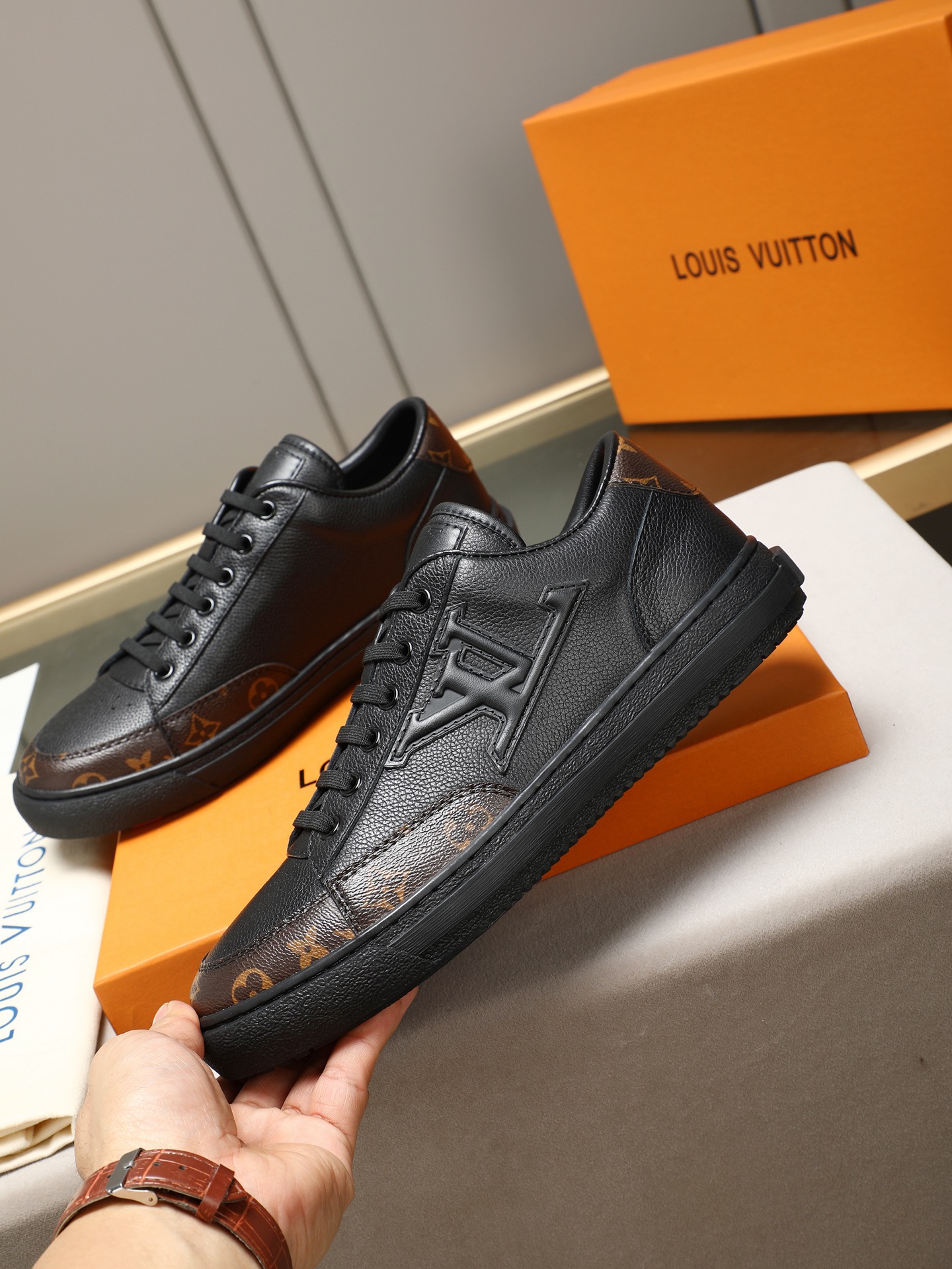 LV shoe