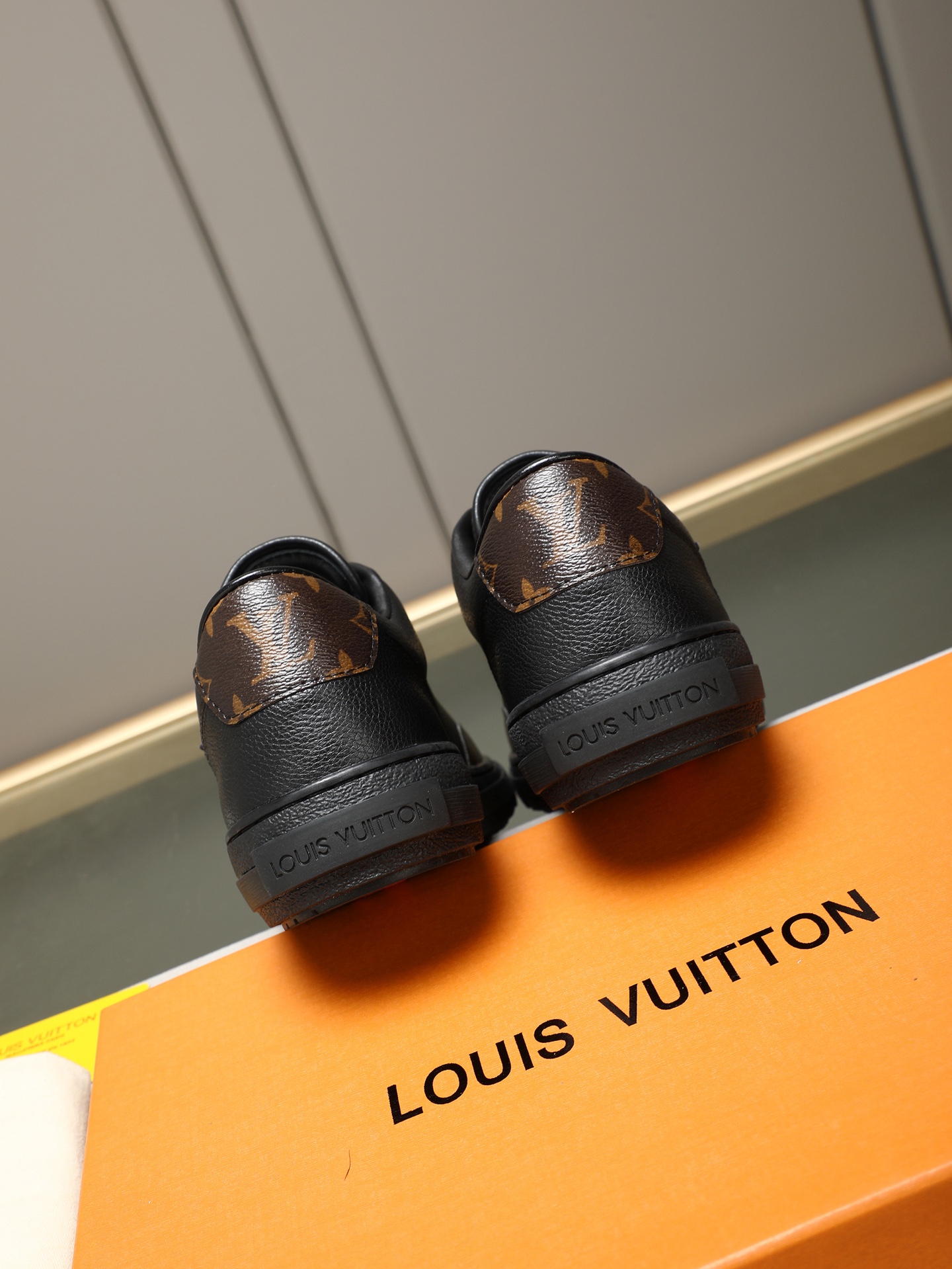 LV shoe