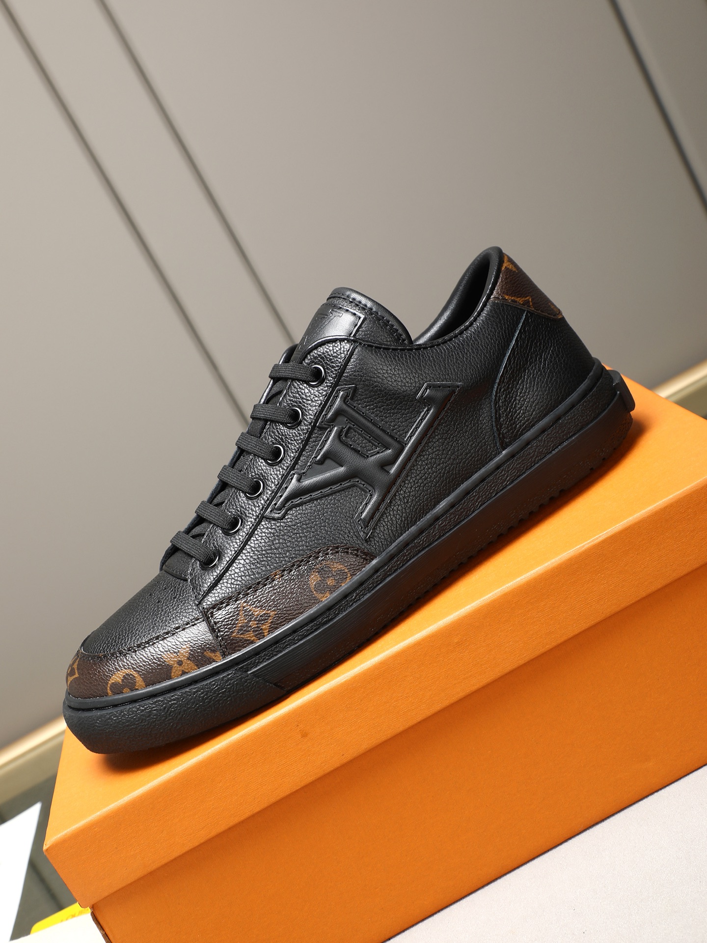 LV shoe
