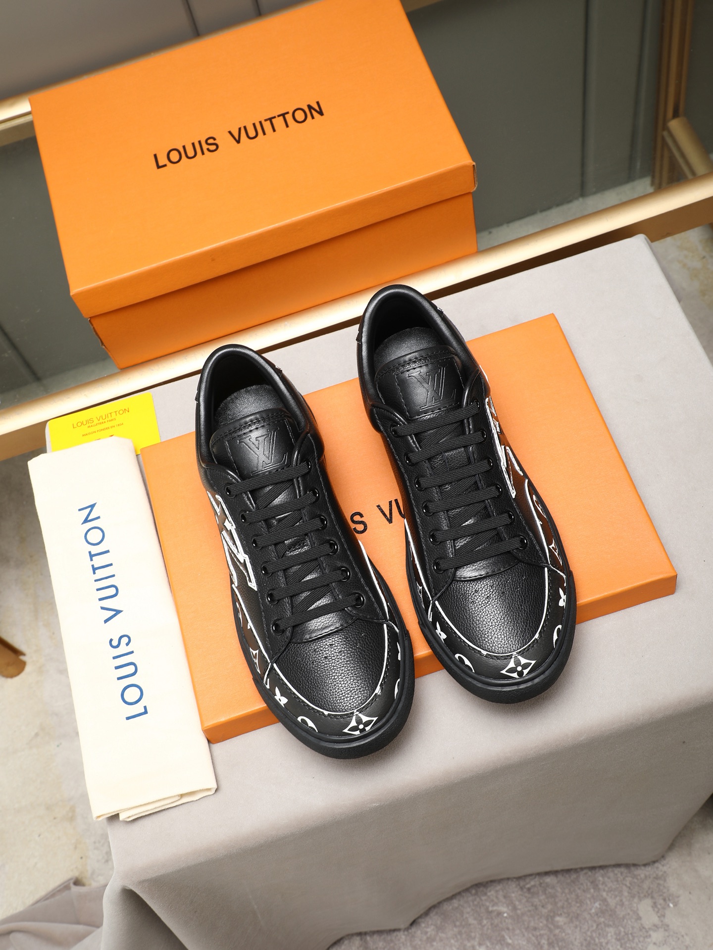 LV shoe